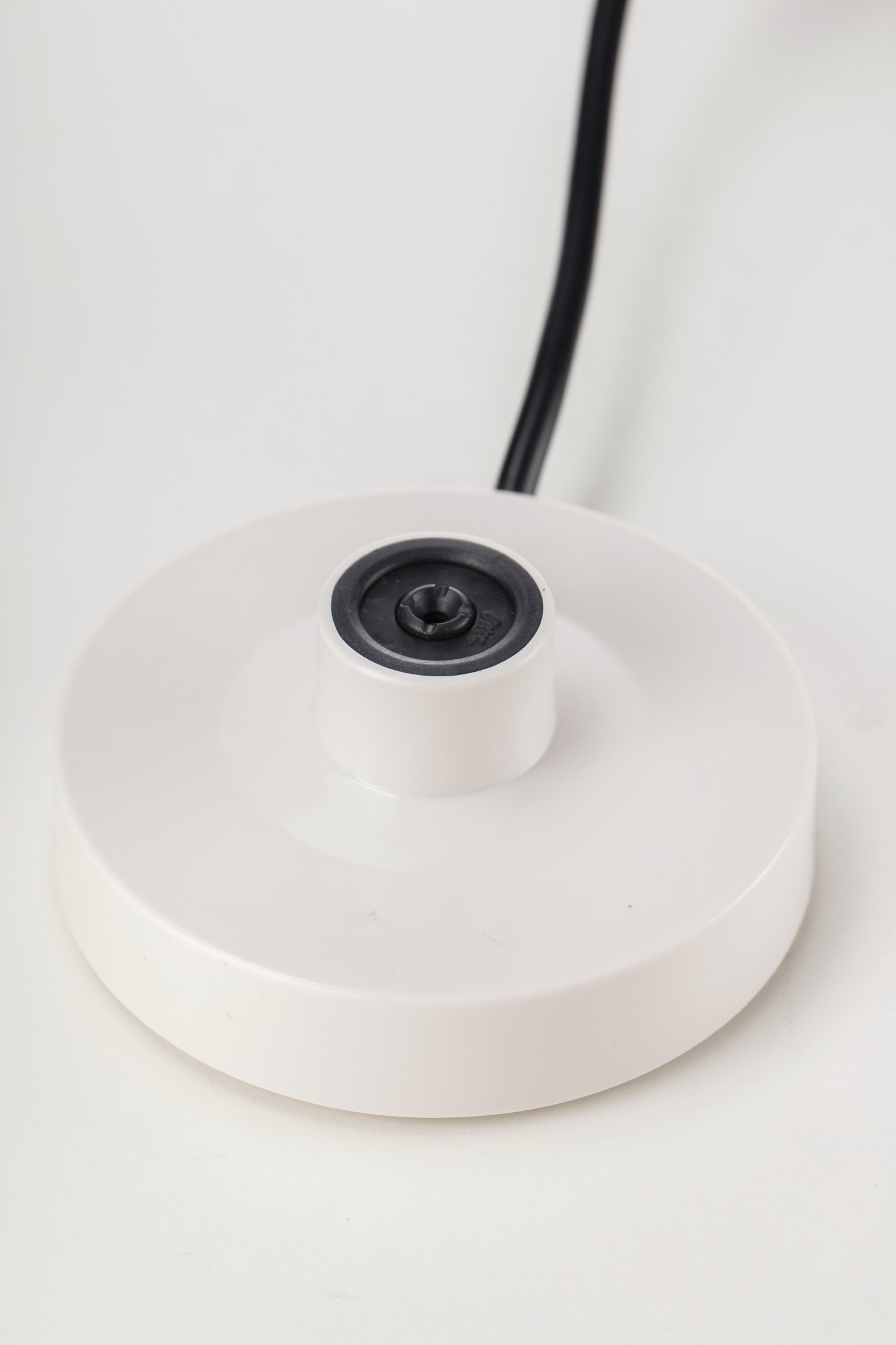 BODUM Bistro Elektryczny Czajnik 2200W 1L Automatyczne Wyłączanie Kremowy — miniatura 4