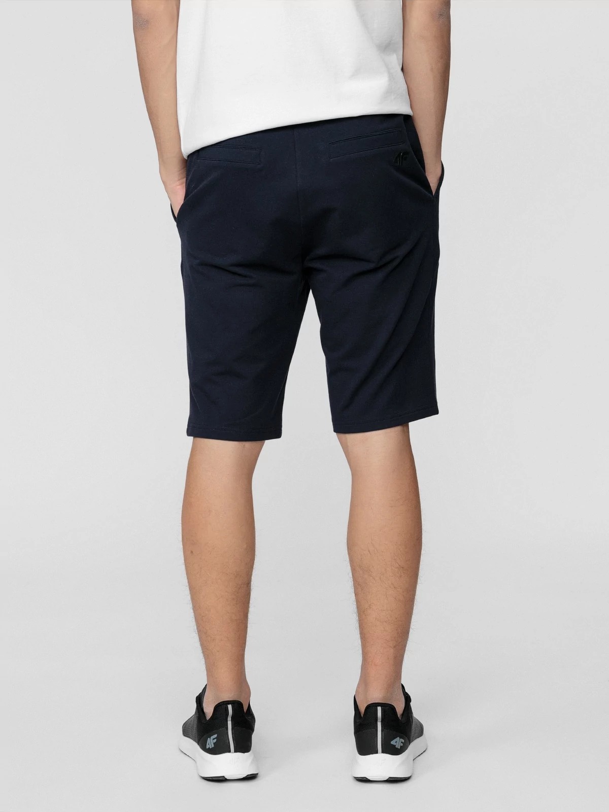 KRÓTKIE SPODENKI męskie 4F dresowe SKMD015 XXL Zapięcie wiązanie