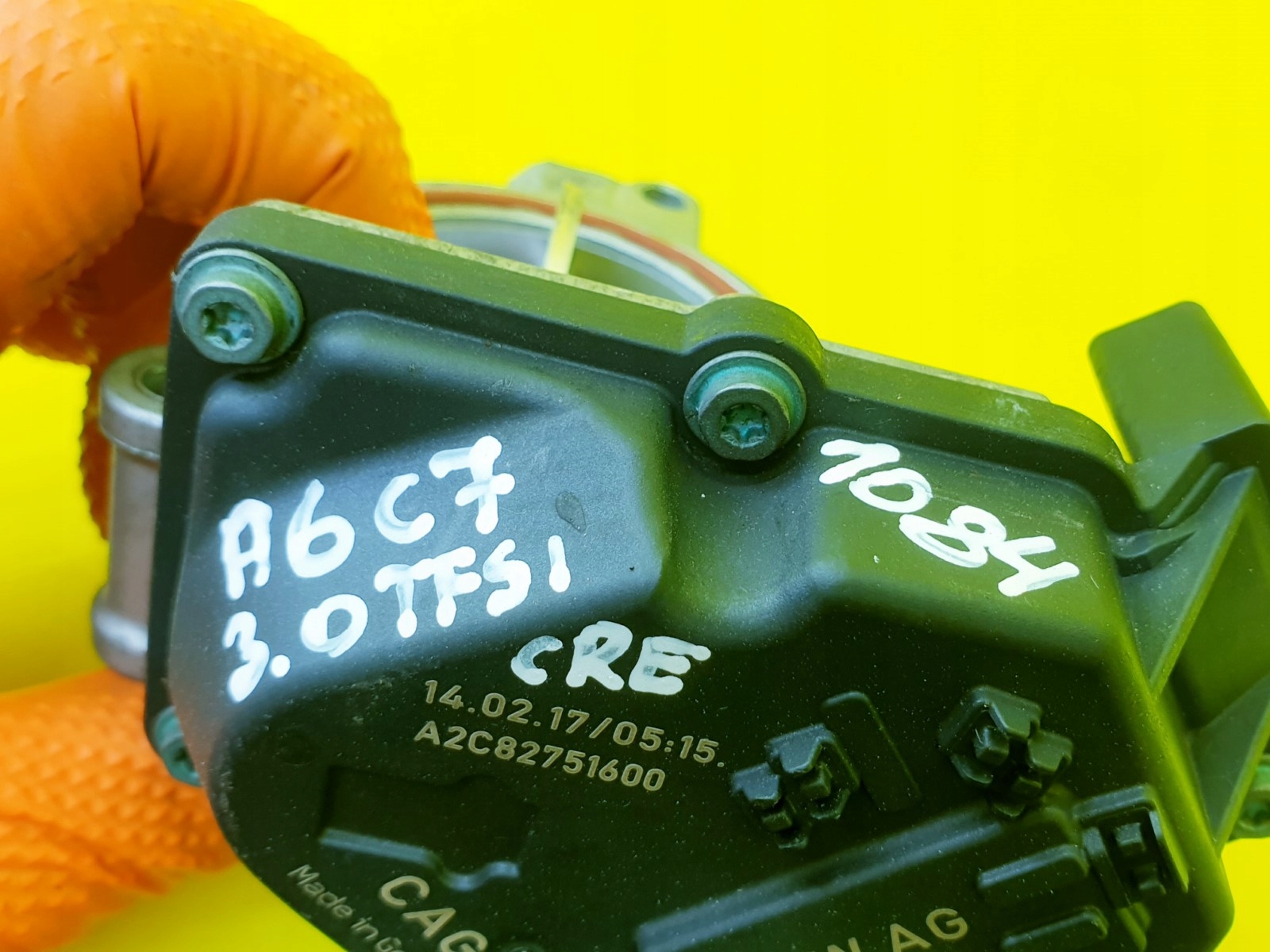 Audi OE 057128063G ДРОССЕЛЬНАЯ ЗАСЛОНКА