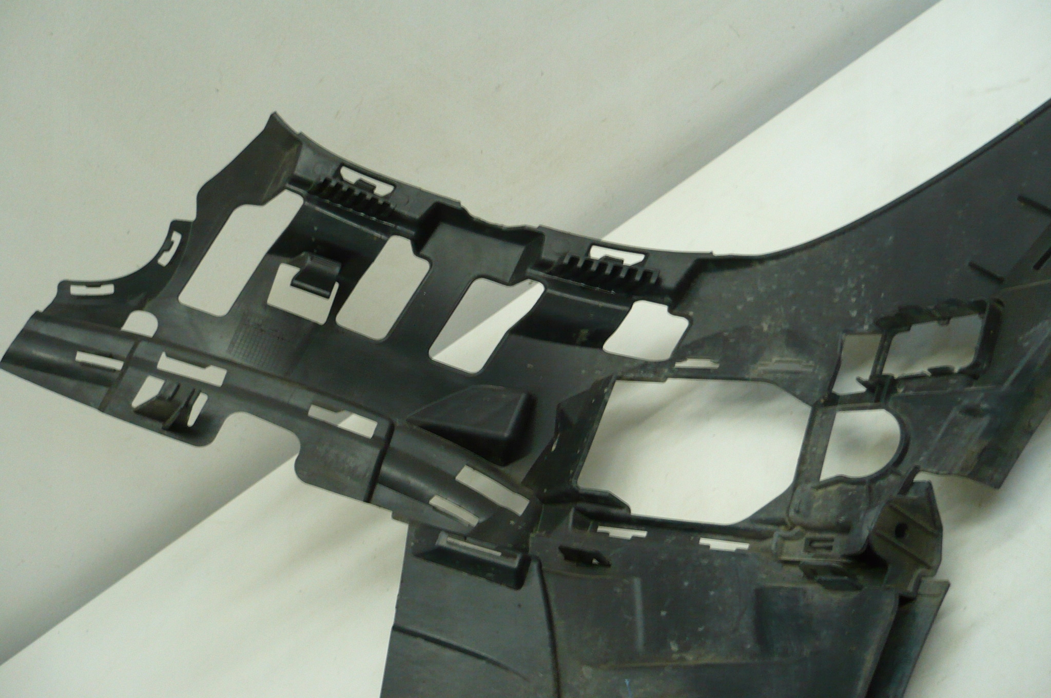 MERCEDES C-KLASA W206 AMG 21- holder bumper bracket right front