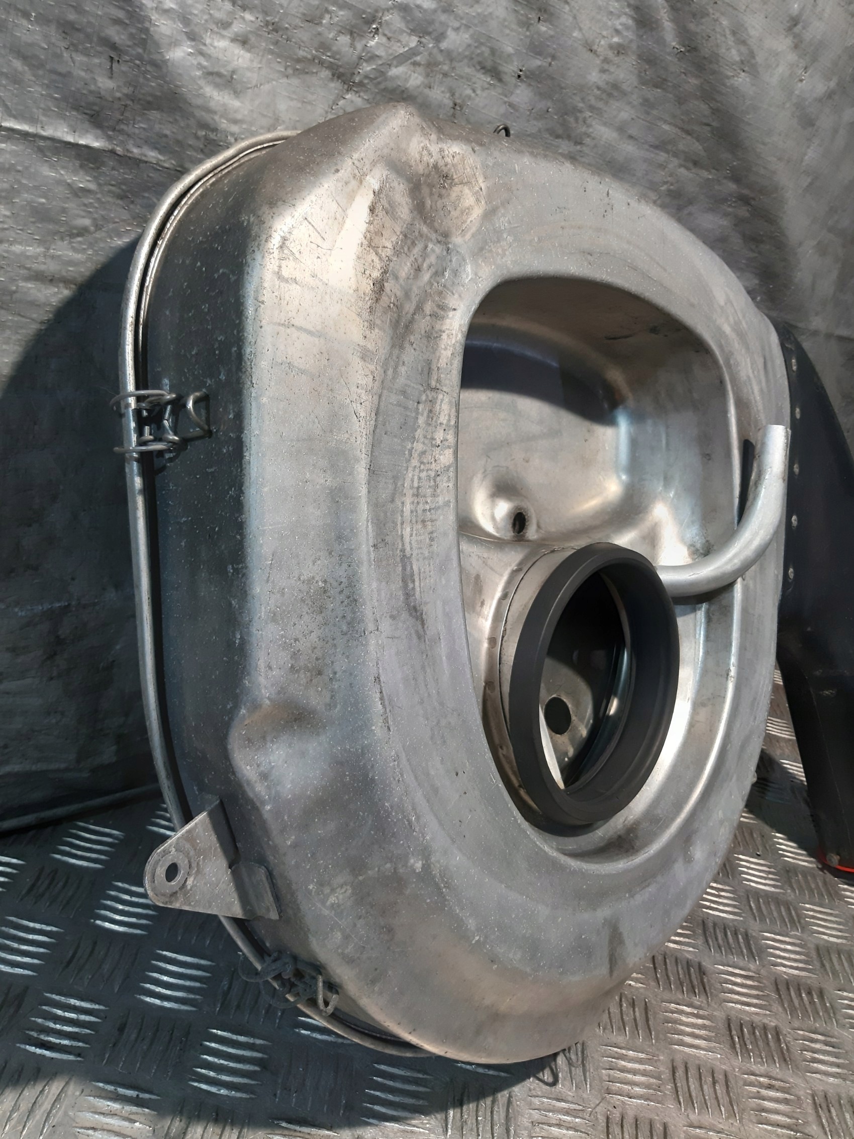 Gehäuse filter luft MERCEDES W126 420 SE 0010947804
