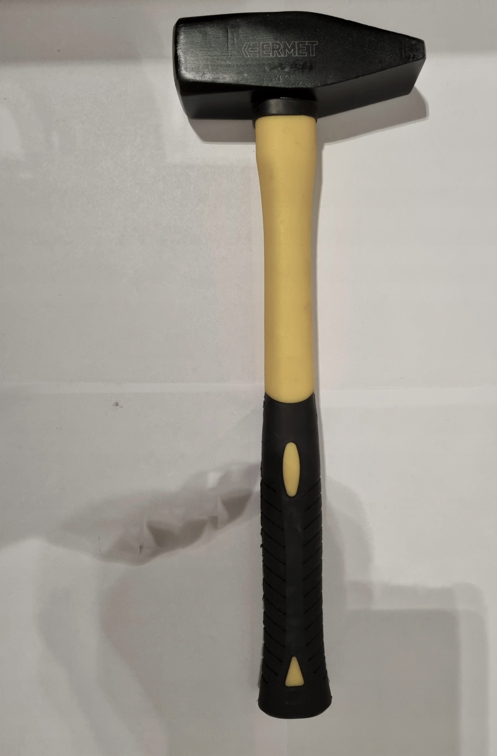 

Młotek 1.5kg ślusarski trzonek tworzywo
