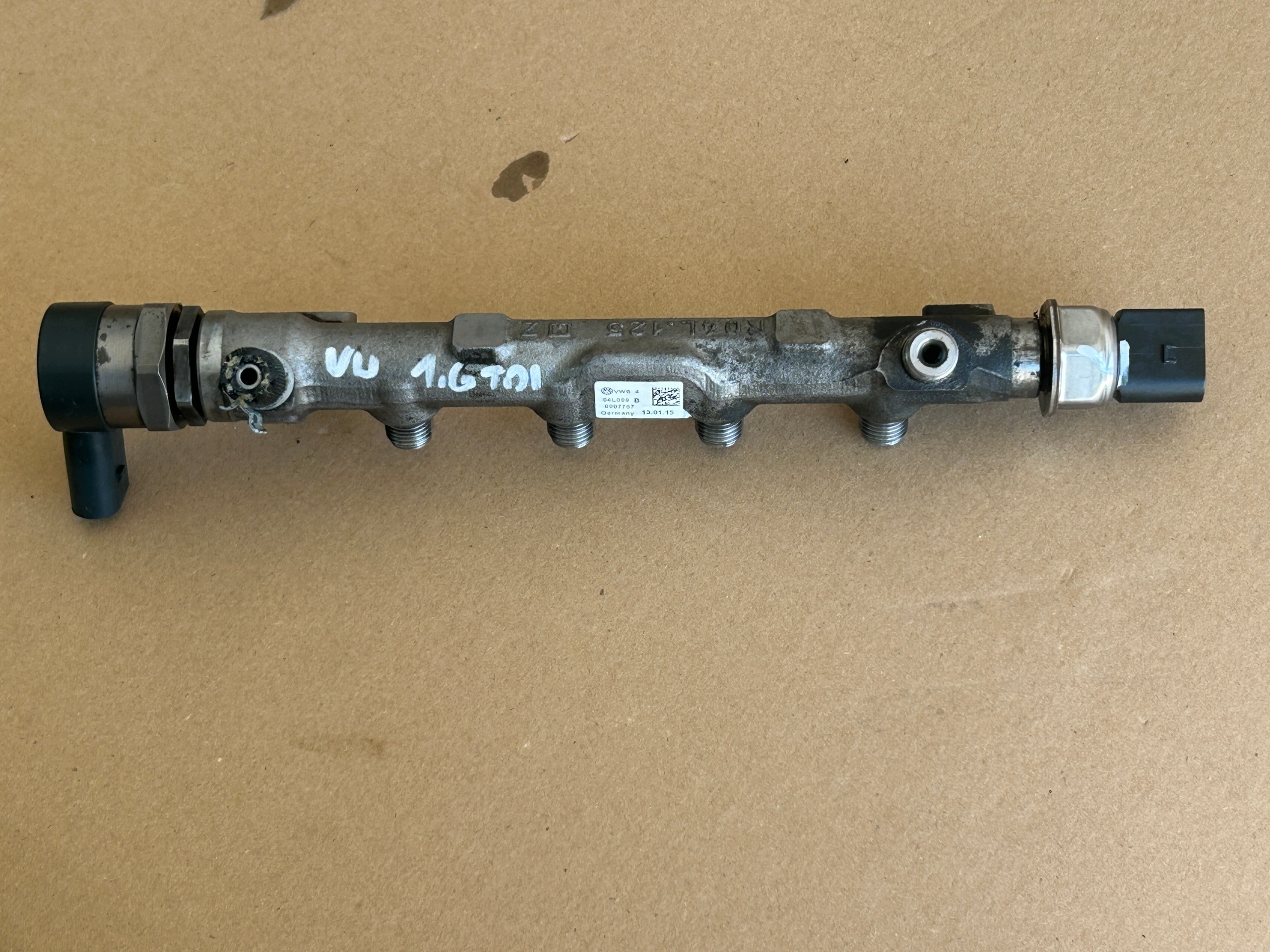 SKODA VOLKSWAGEN AUDI 1,6 TDI rampe injection 04L089B