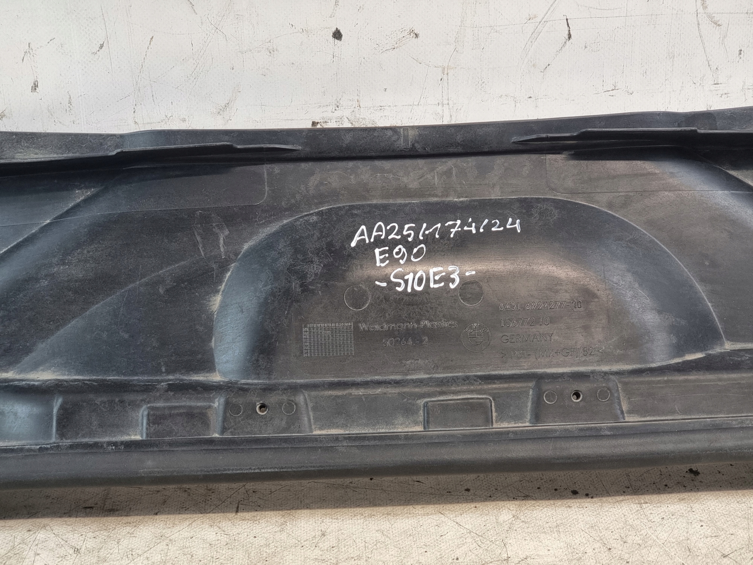 BMW E90 2.0D 2007r ANGLIK cover MIKROFILTRA cab 692427710