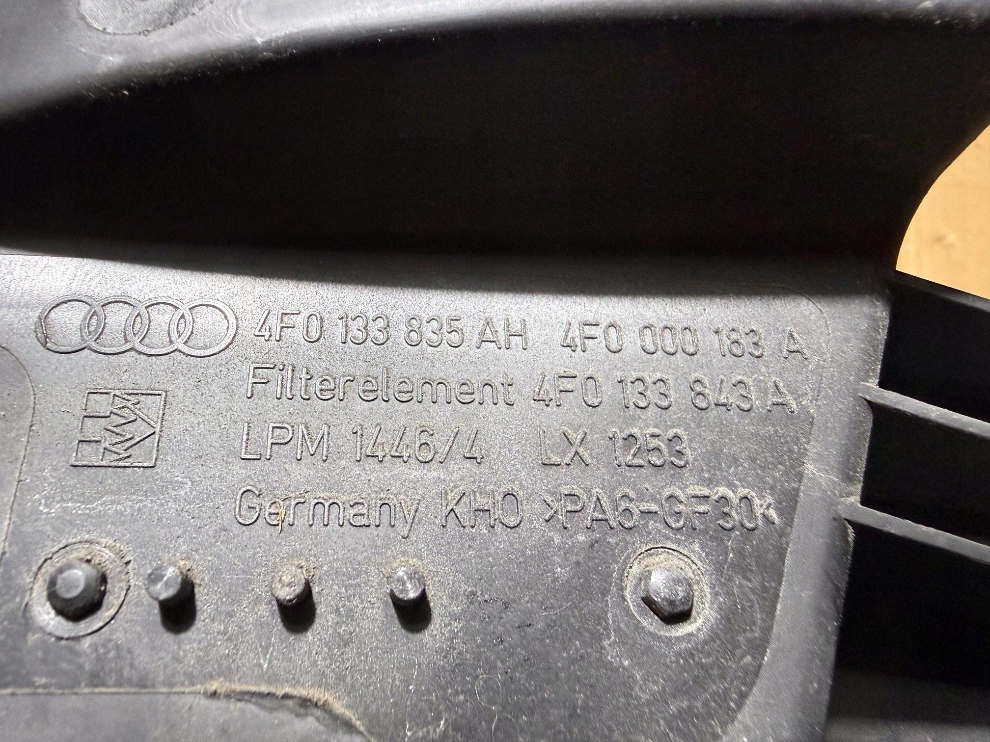 AUDI A6 C6 LIFT 2.0 TDI Gehäuse filter luft 4F0133835AH