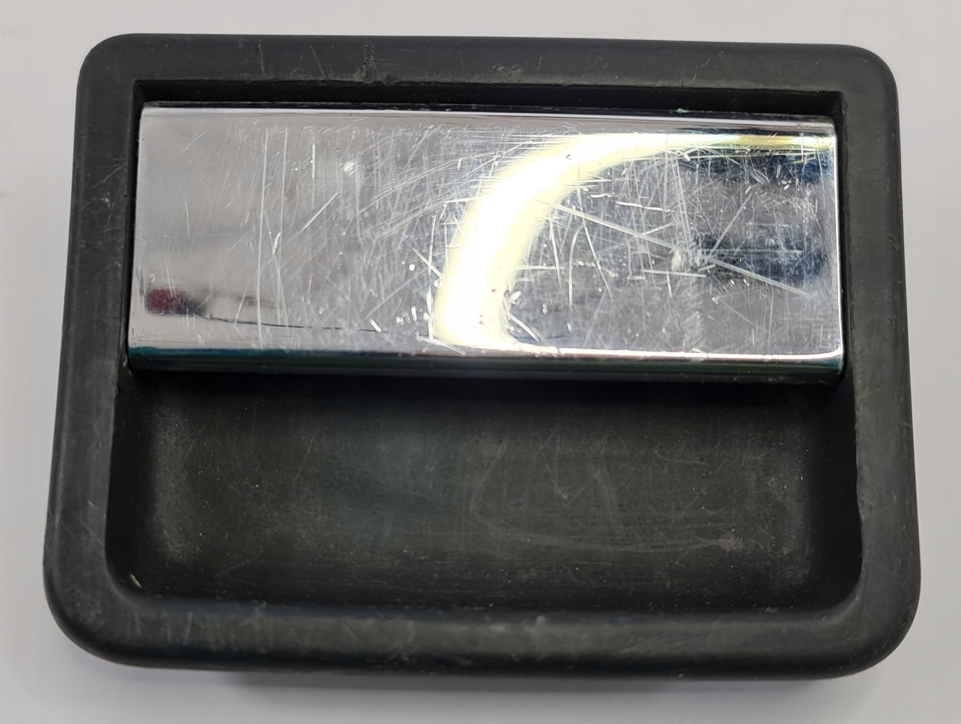 KLAMKA PODLOGI BAGAZNIKA PORSCHE CAYENNE I