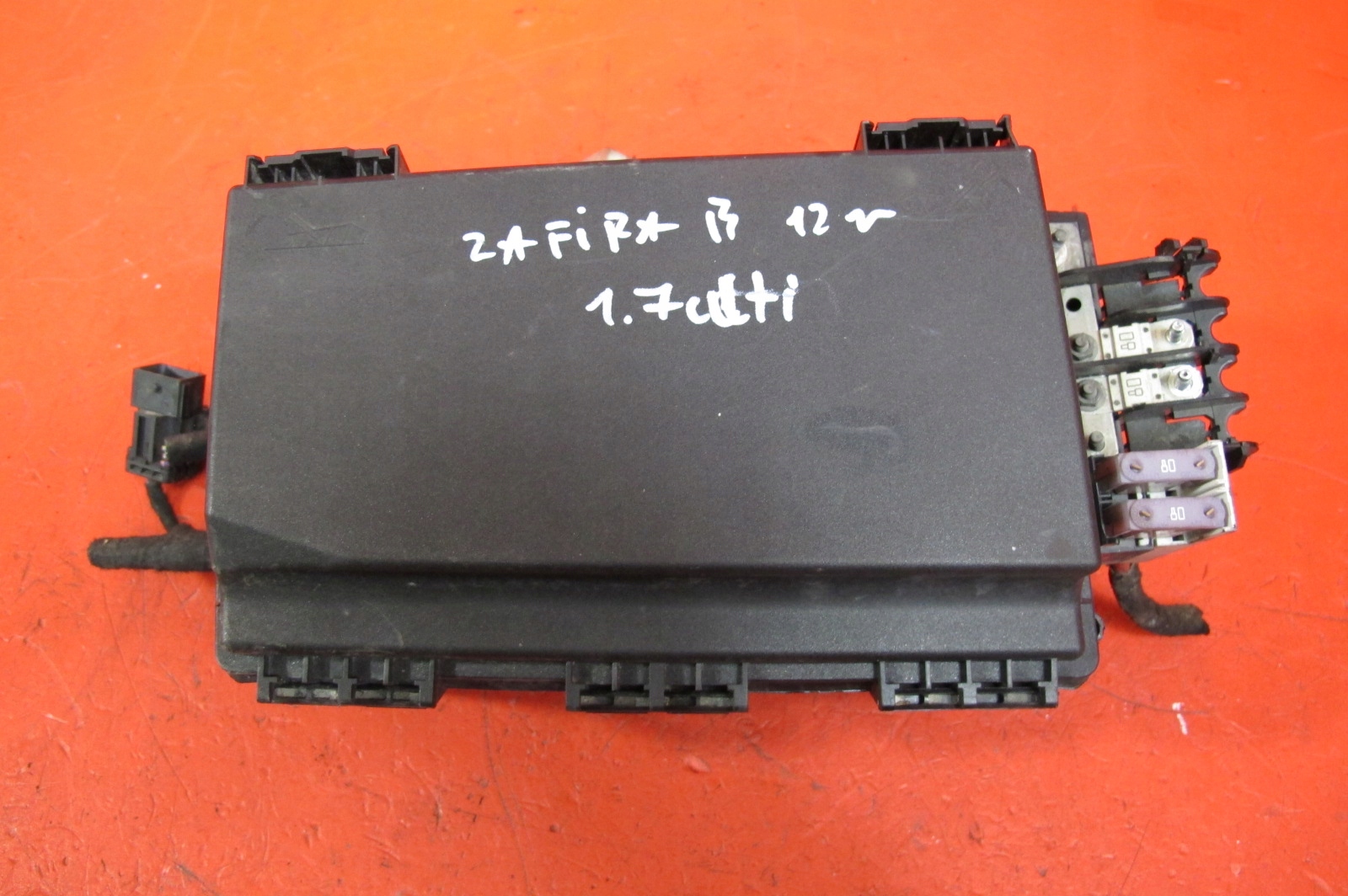 OPEL ZAFIRA B II LIFT SKRZYNKA BEZPIECZNIKÓW MODUŁ STEROWNIK BSI 13206748M Producent części Opel OE