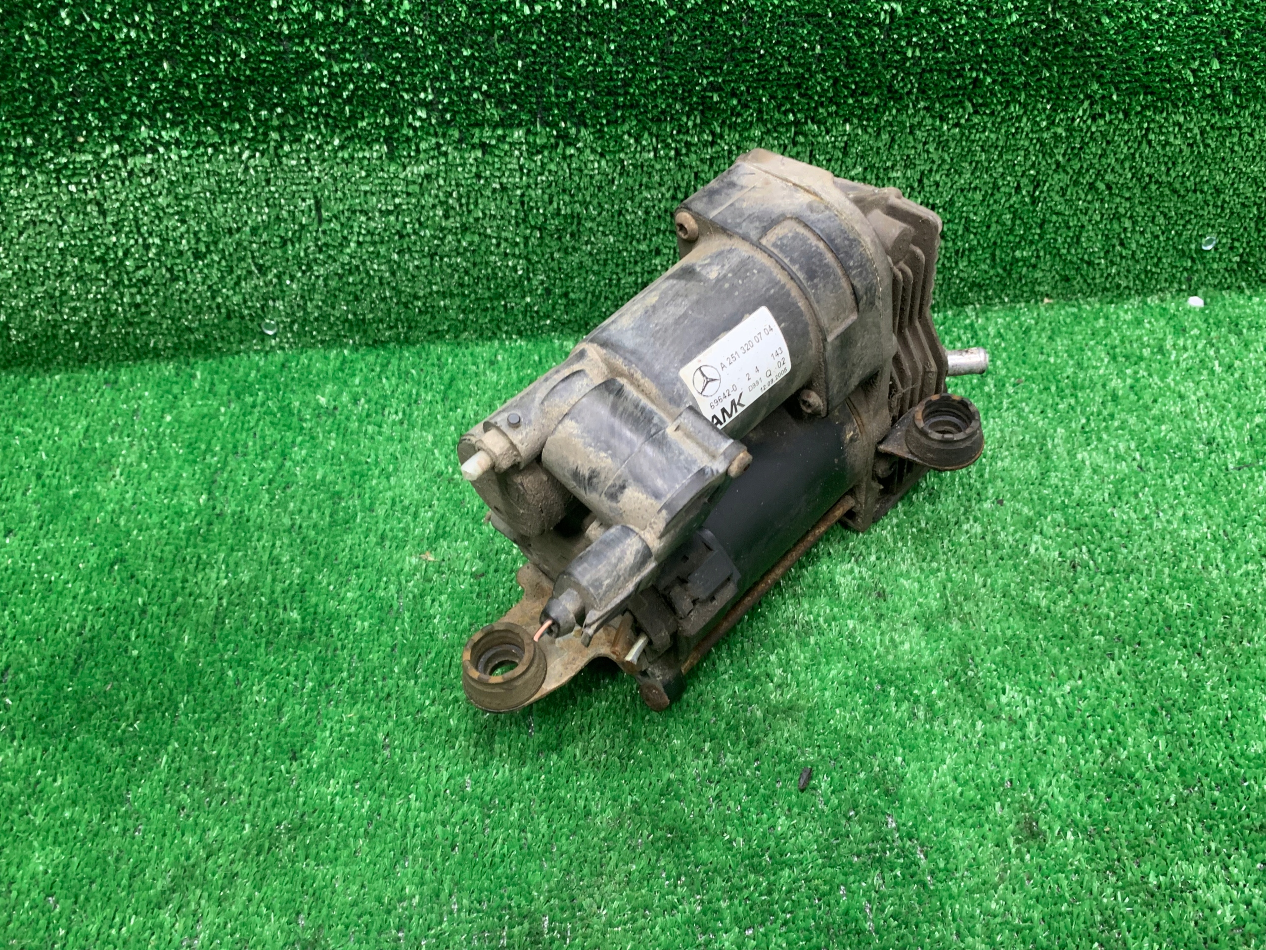 MERCEDES R W251 compressor; pump springing AIRMATIC A2513200704 ORYG