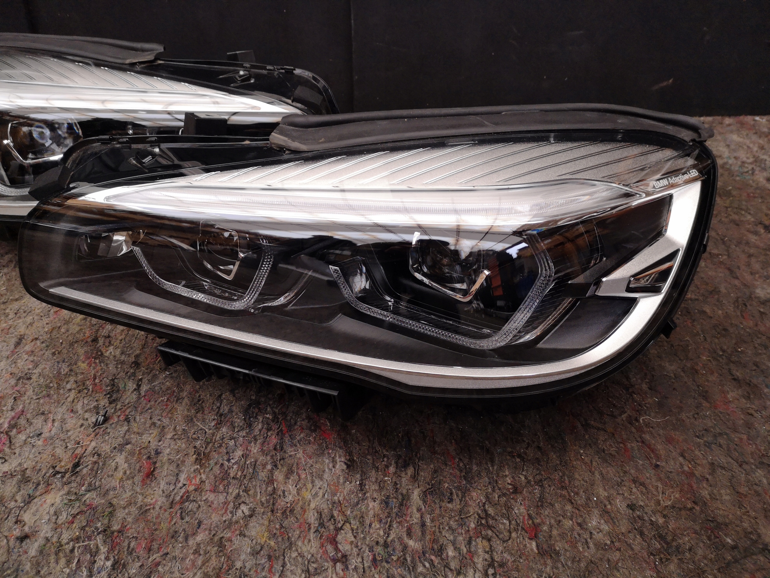 LAMPY PRZÓD BMW F45 F46 LCI ADAPTIVE LED L+R Strona zabudowy lewe + prawe