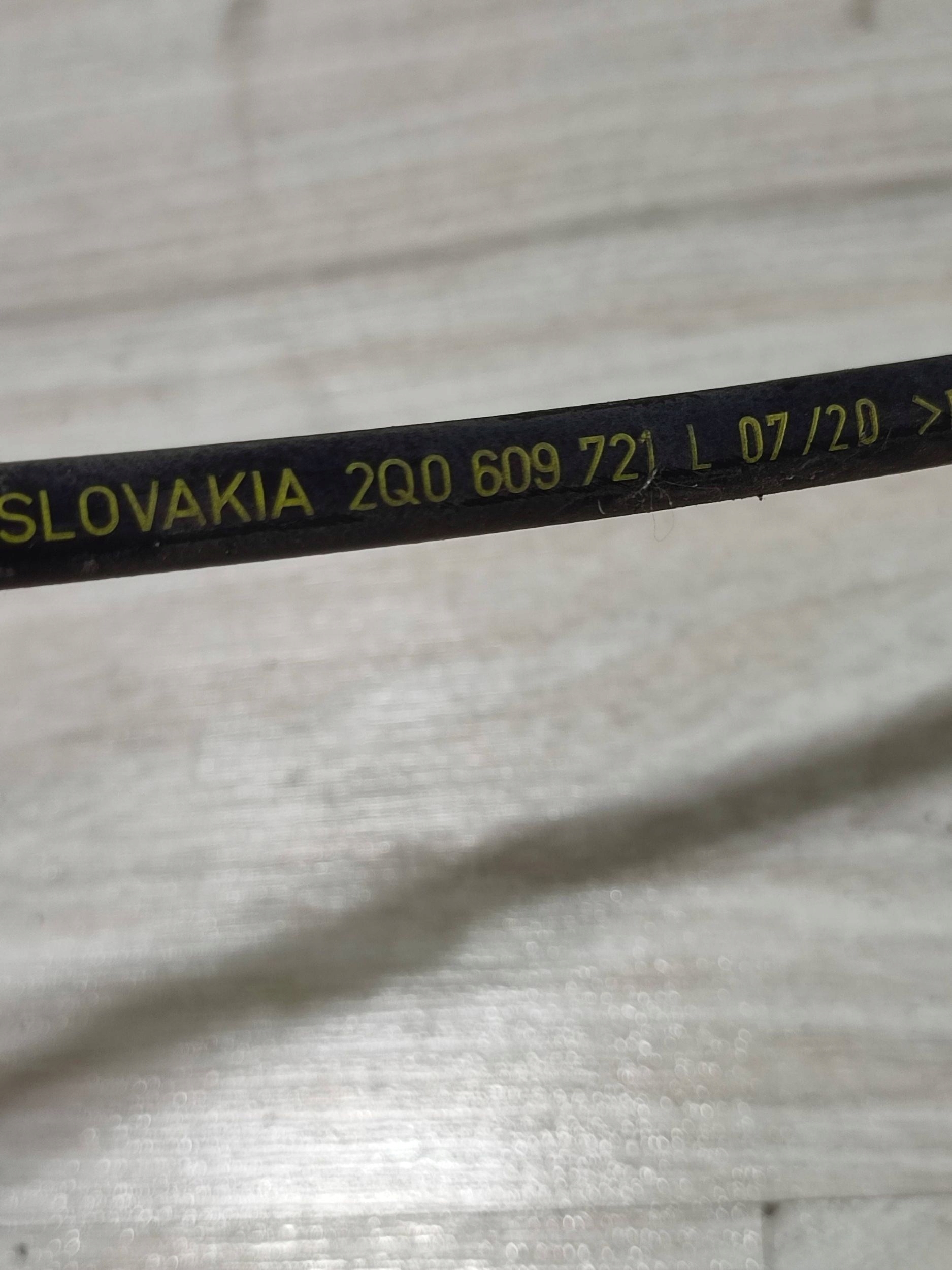 Skoda Scala 2020 rear part side left ropes electric brake / postojowego