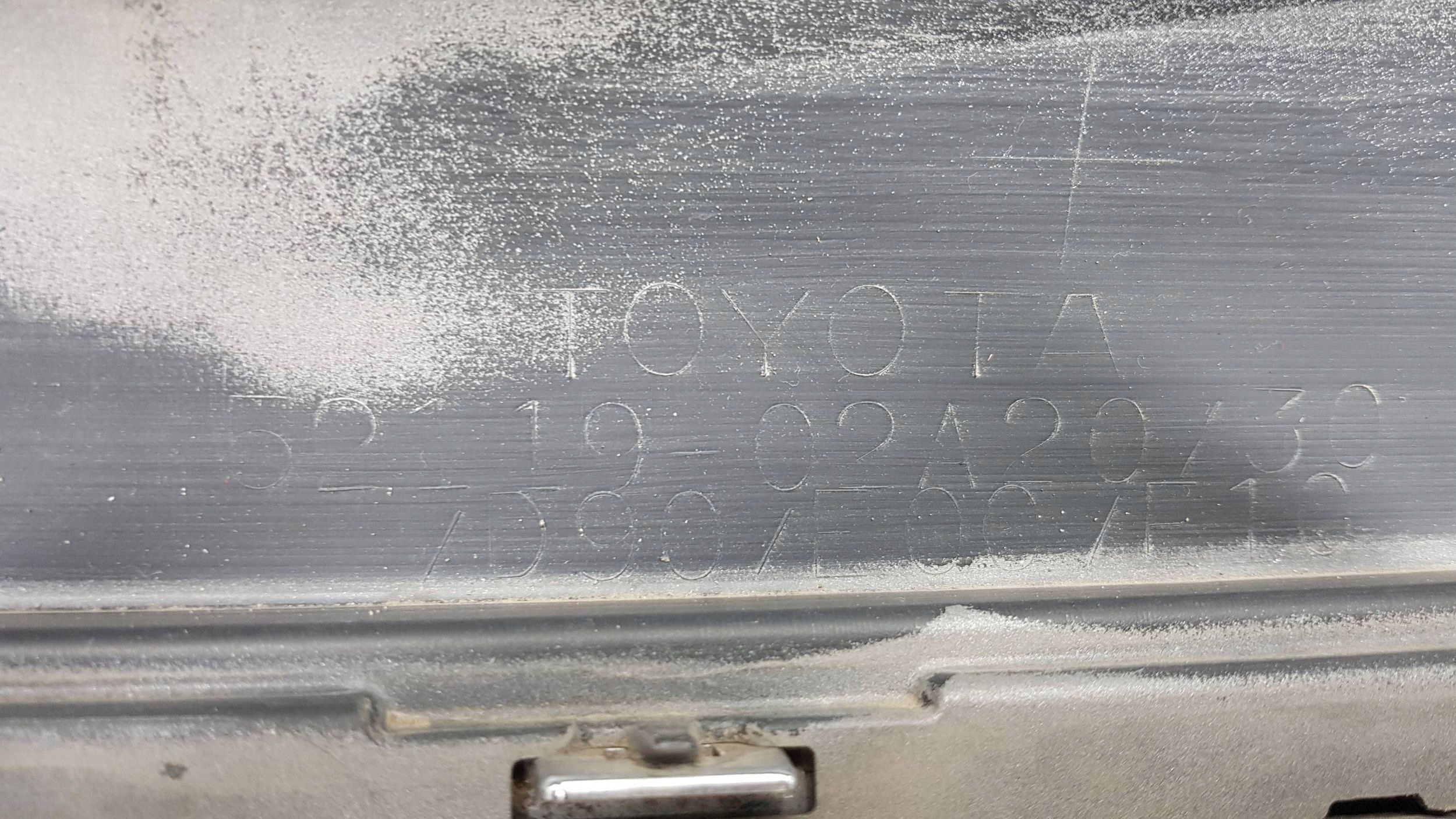 TOYOTA AURIS 2012 - bumper front 52119-02A20