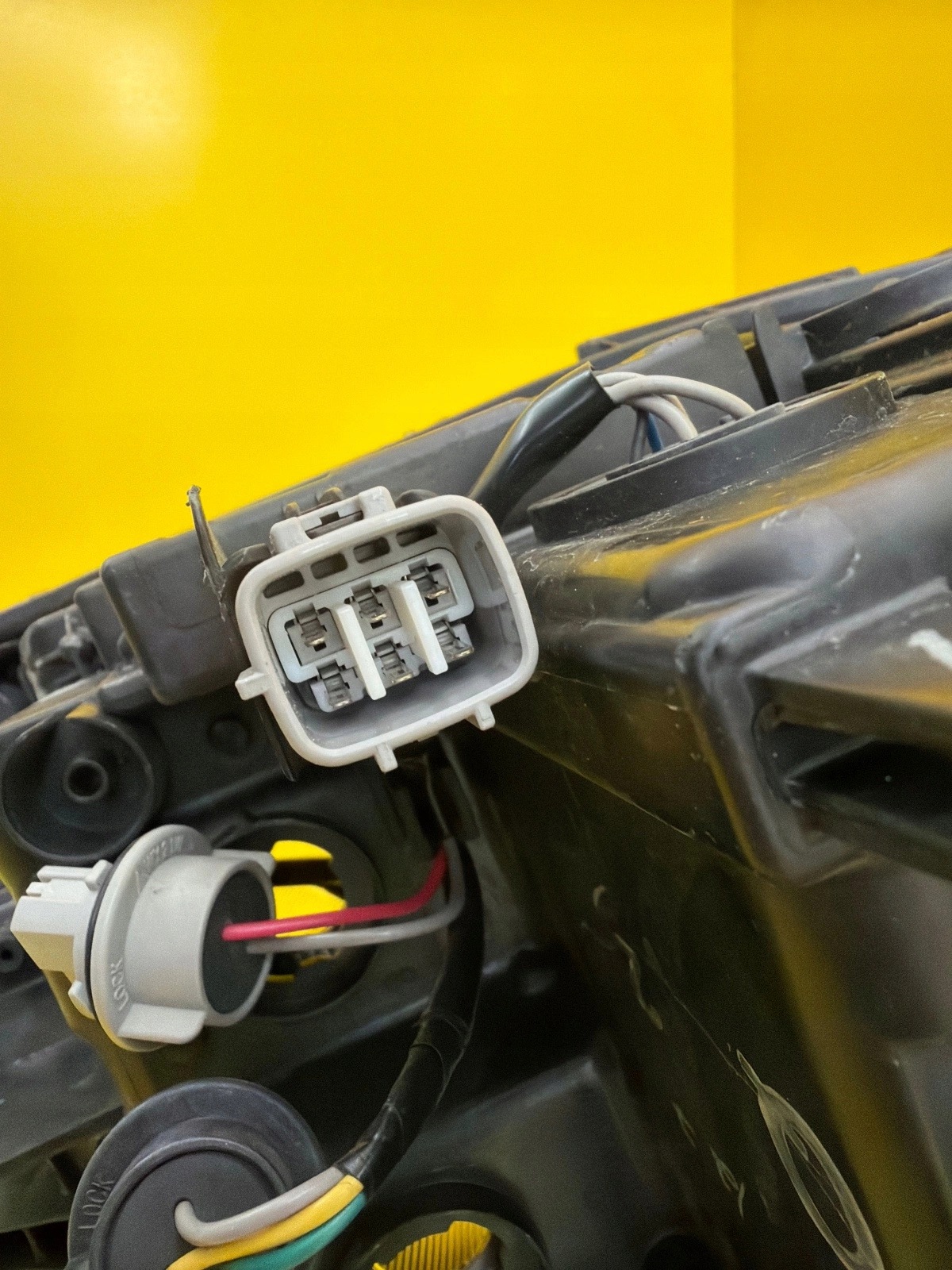 light left Toyota Yaris III Lift 2017-2020 lens