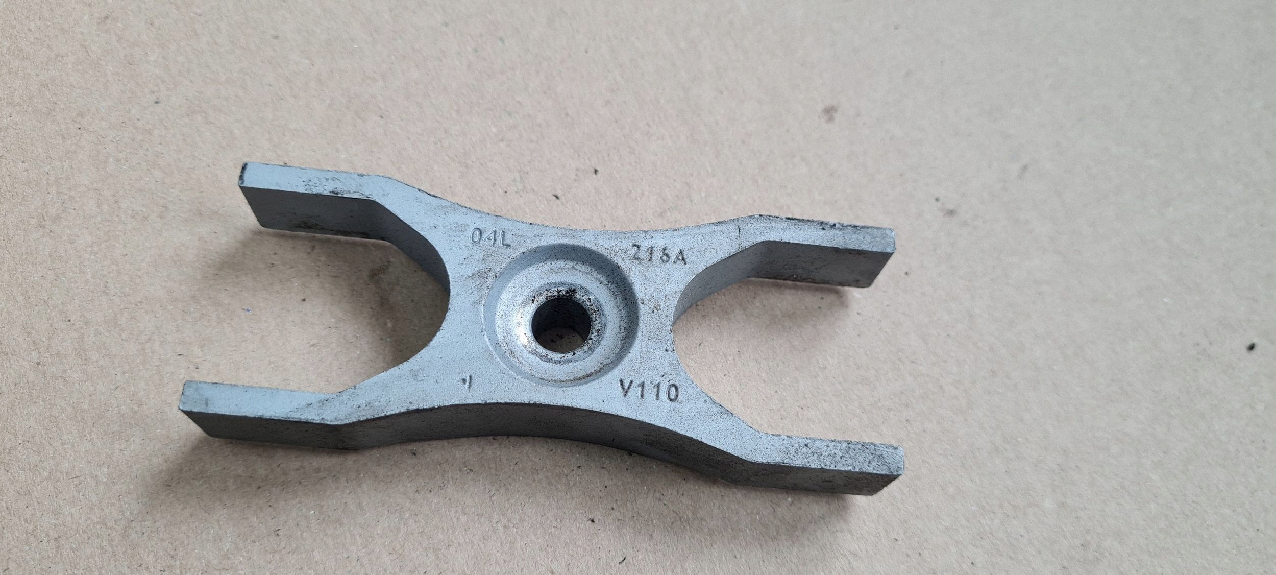 A4 B9 8W Halter Halter Einspritzdüse 2.0 TDI 04L216A A5 8W A6 Q5