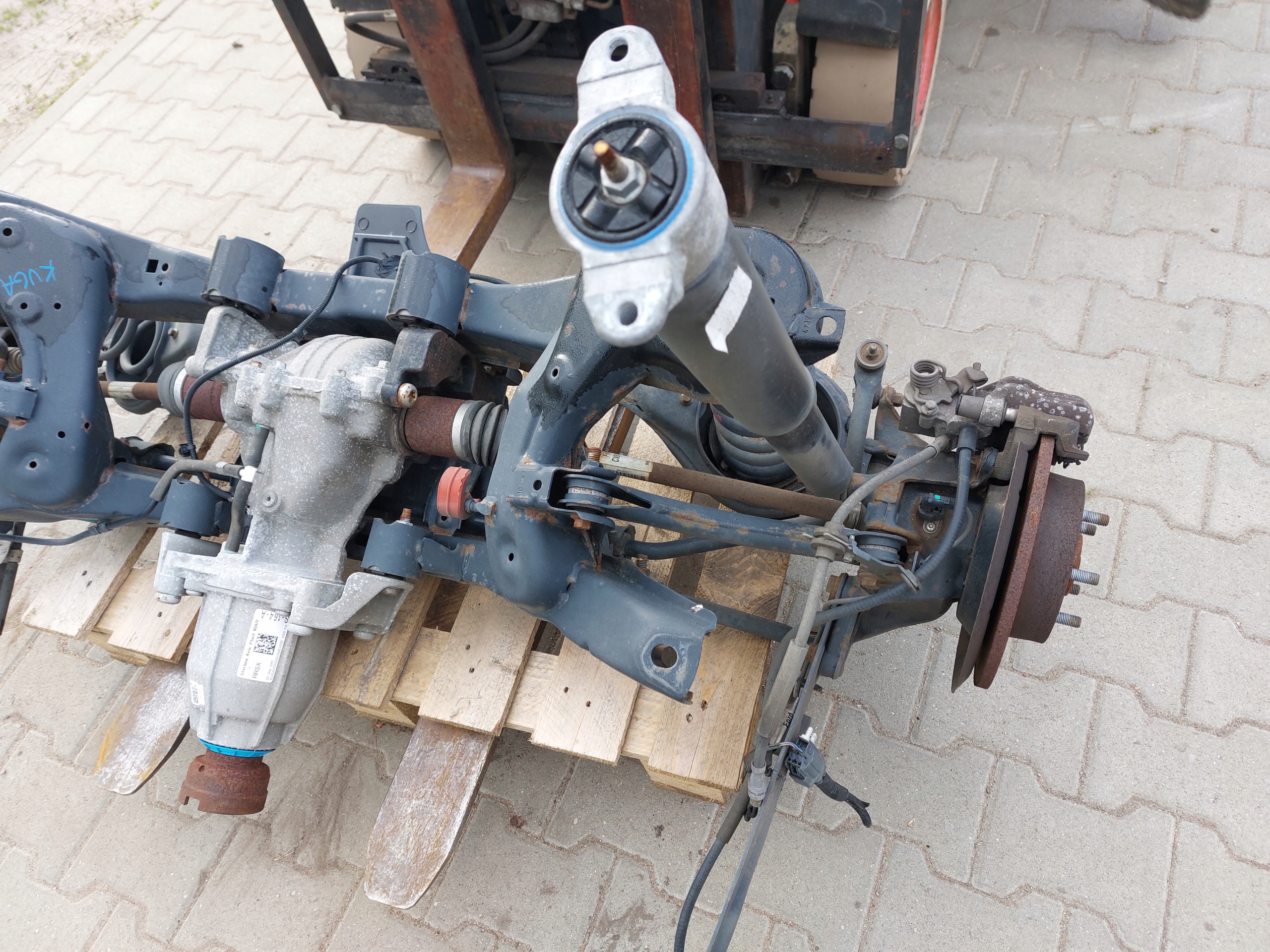 KUGA II ZAWIESZENIE TYLNE SANKI ZWROTNICA 4X4 MOST Producent części Ford OE