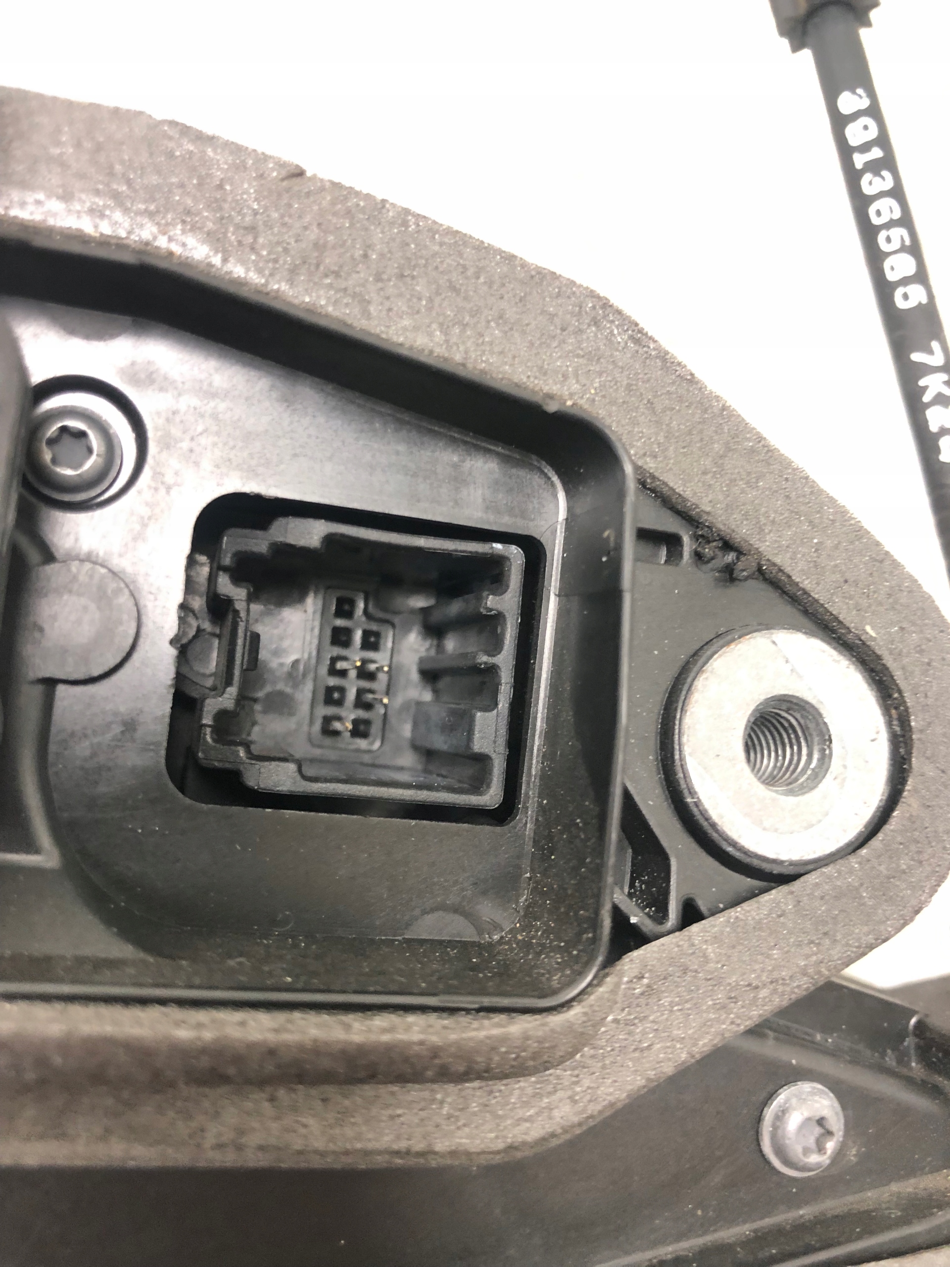 lock door left rear part OPEL INSIGNIA B 13598364