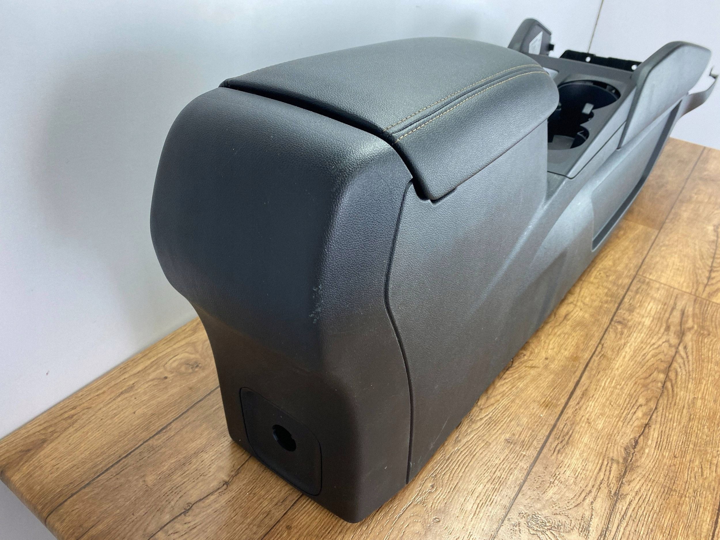 bracciolo consolle Ford Escape IV 2020+
