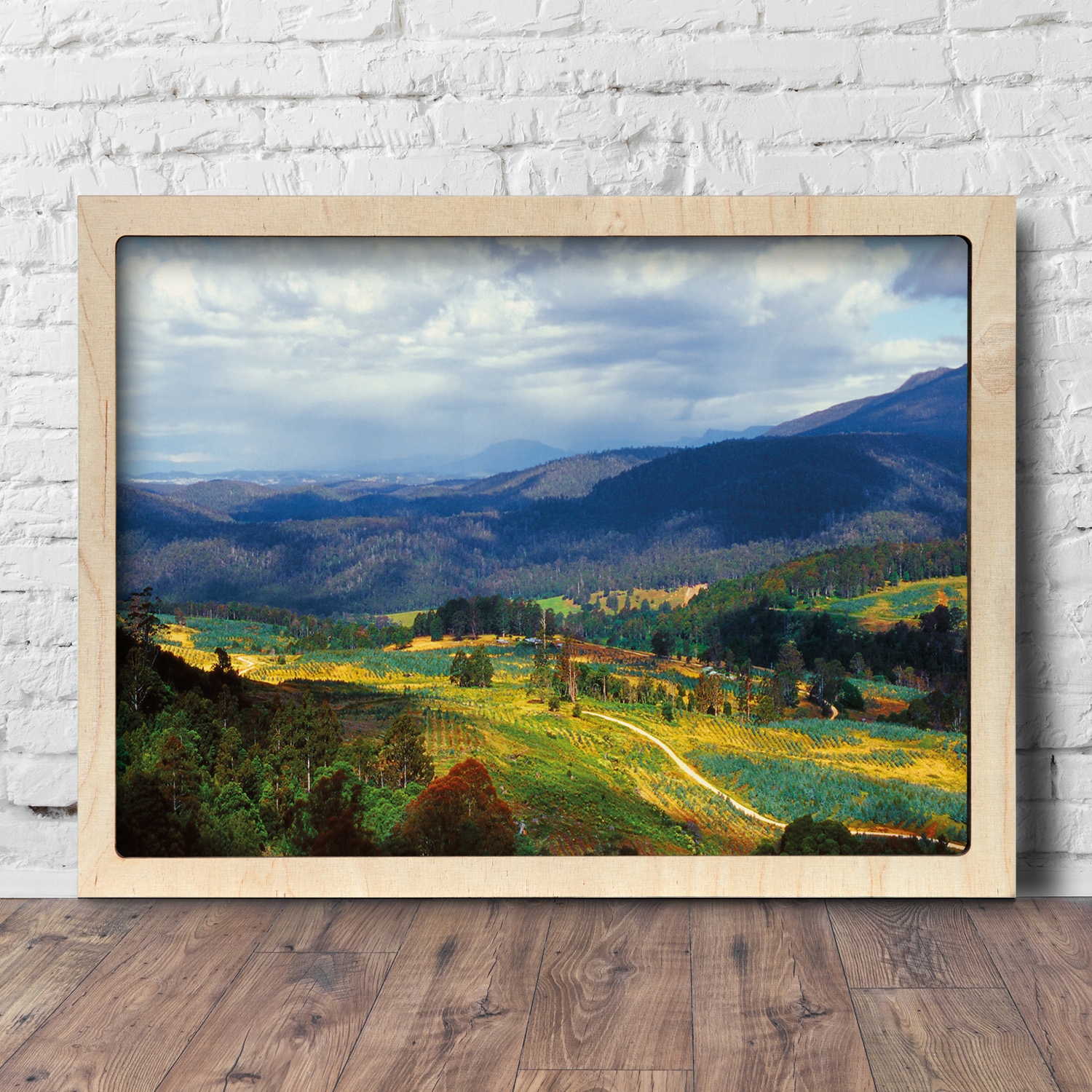 Grafika v rámu do obývacího pokoje Hory pole les 75x55 cm