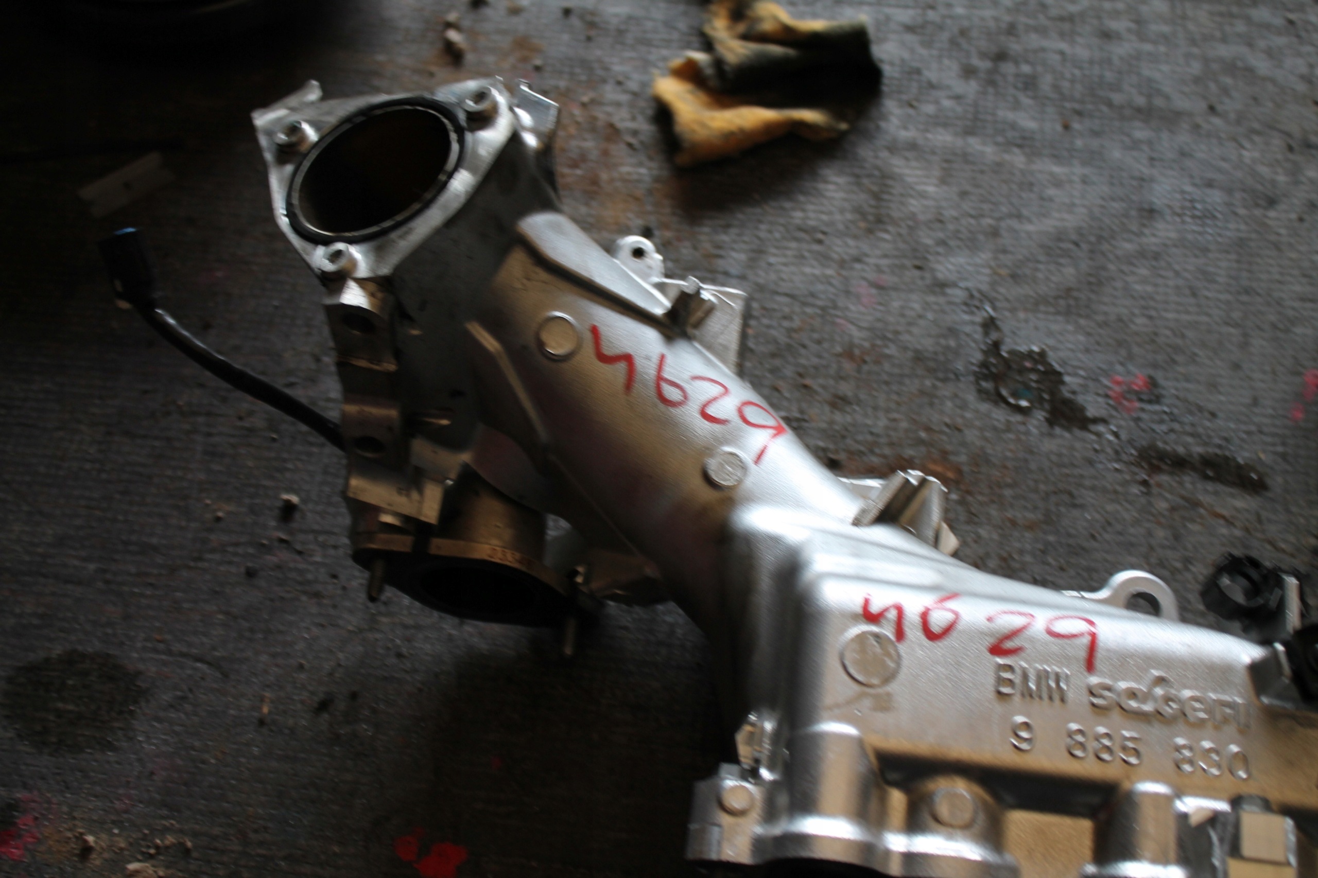 4629. intake manifold BMW B47D20B 9885830