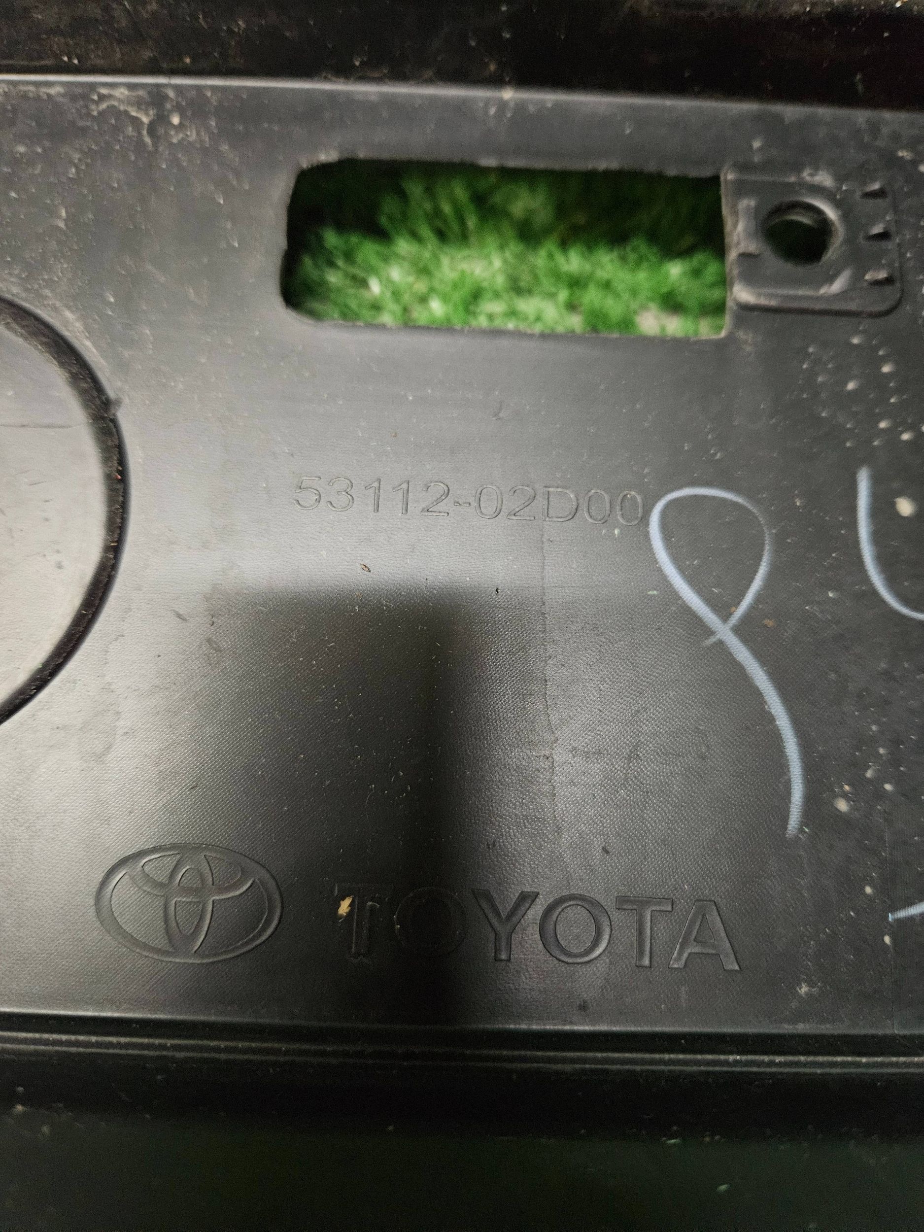 grille pare choc avant TOYOTA COROLLA E21 berline 19- NR.297