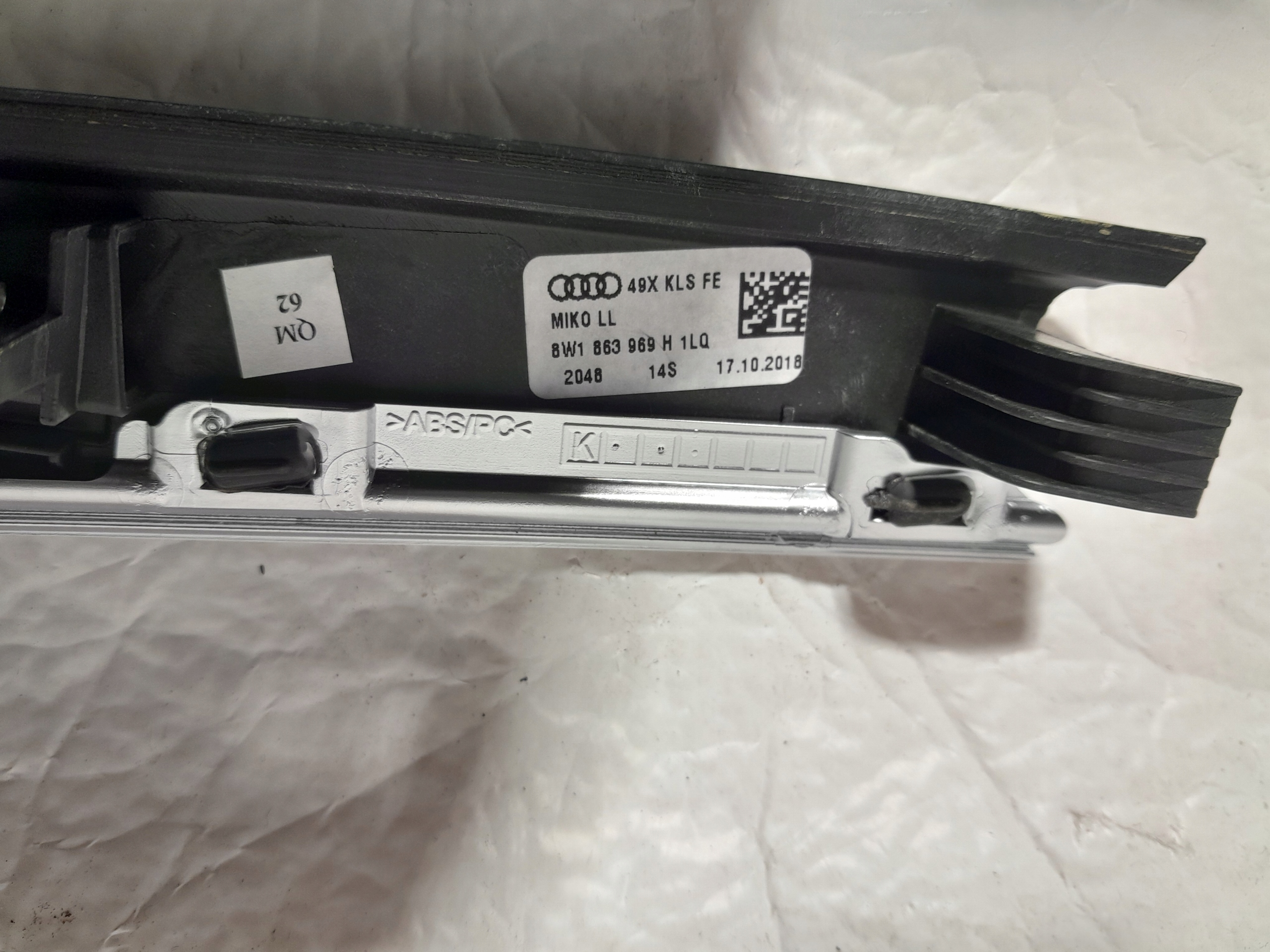 Audi A4 B9 молдинг декор консоль Black 8W1863969H
