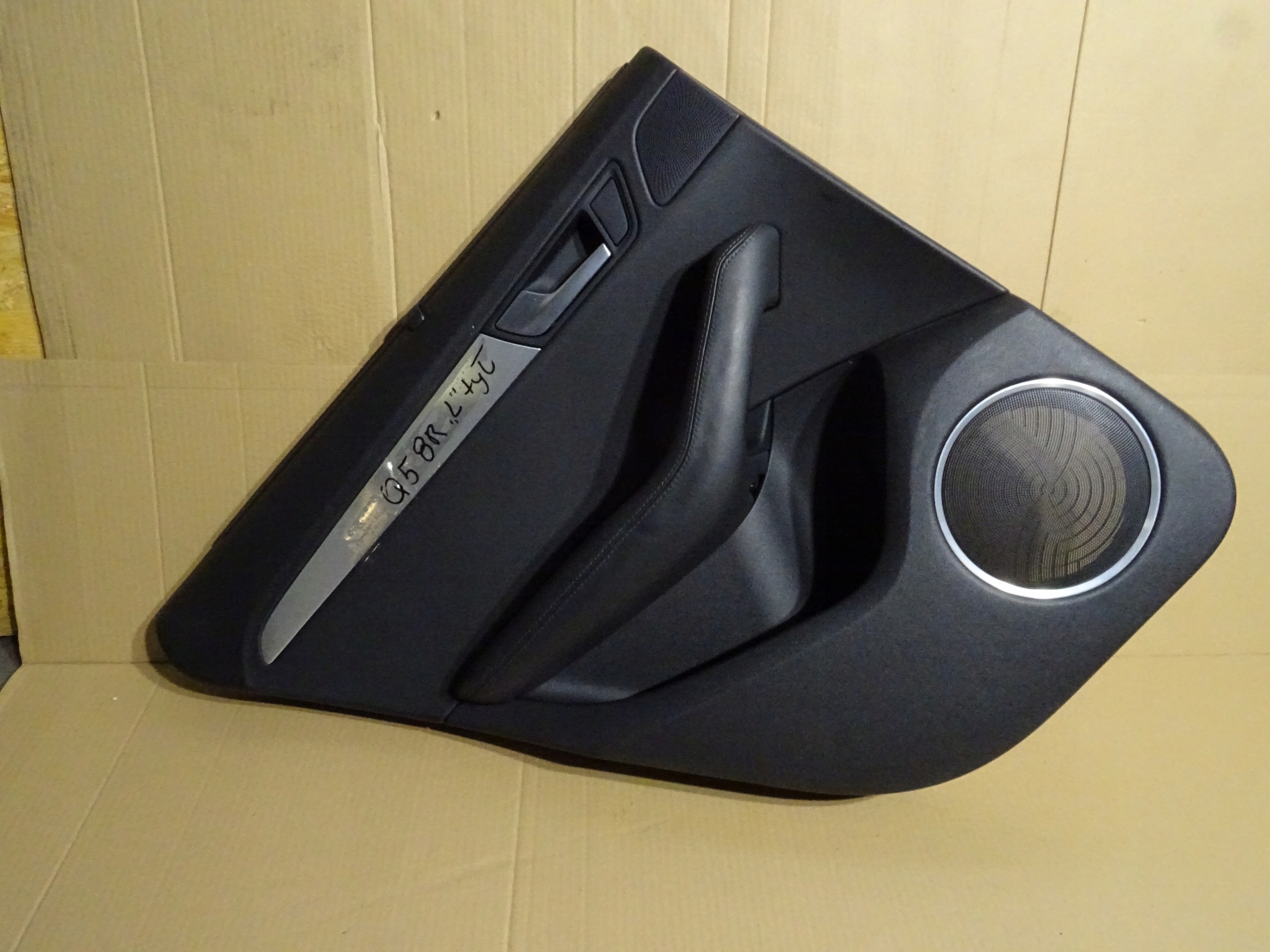 AUDI Q5r ОБИВКА ЛЕВА ОБШИВКА ЛЕВЫЙ ДВЕРИ ЗАД. ЗАДНЕЕ