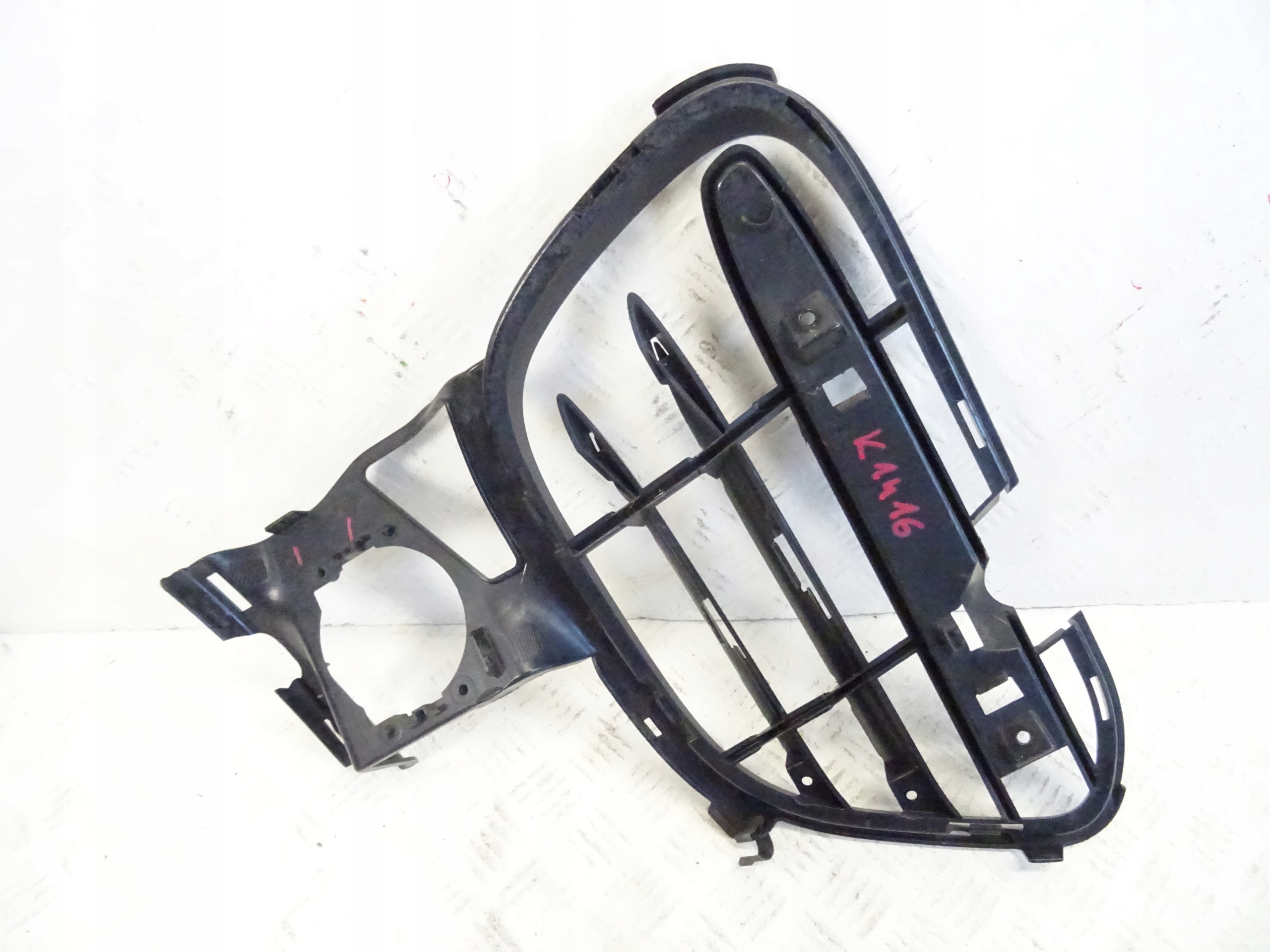 grid of a bumper front front left PORSCHE CAYENNE II TURBO S 7P5807681C