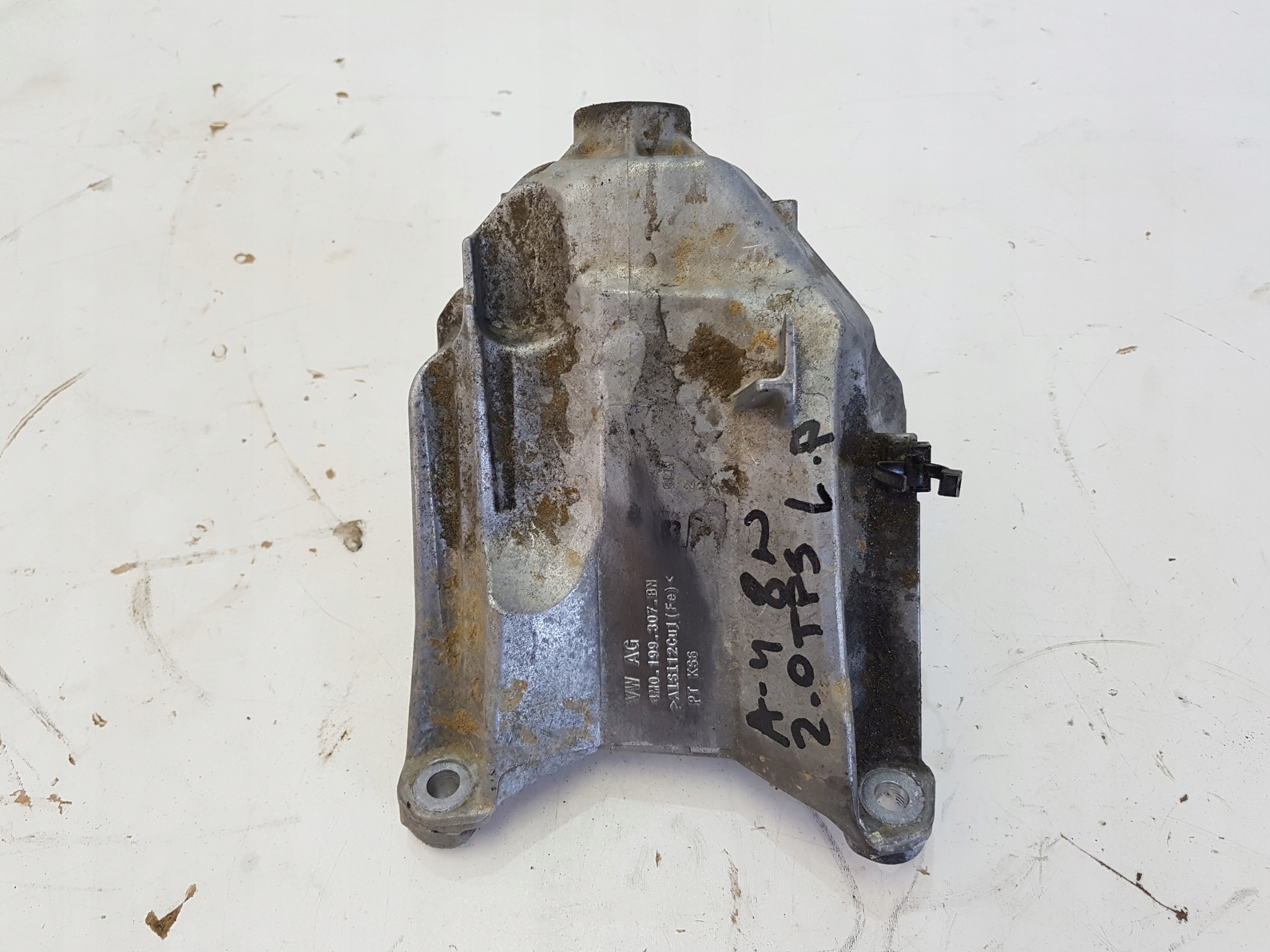 AUDI A4 B9 8W 2.0 TFSI SUPPORTO STAFFA MOTORE SINISTRA