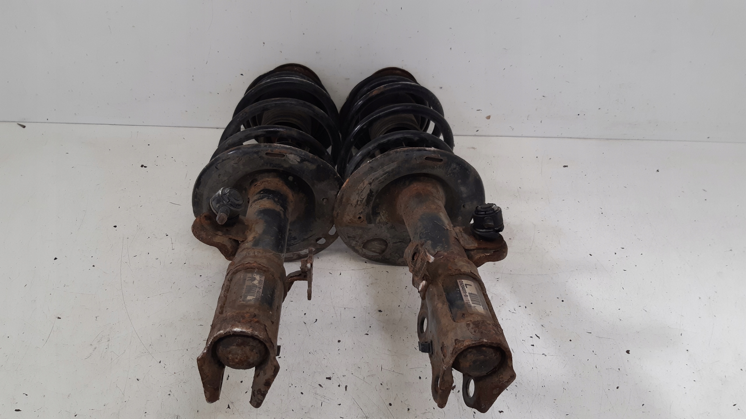 shock absorbers springs front para 2A20489B 2,2 D4D Toyota RAV4