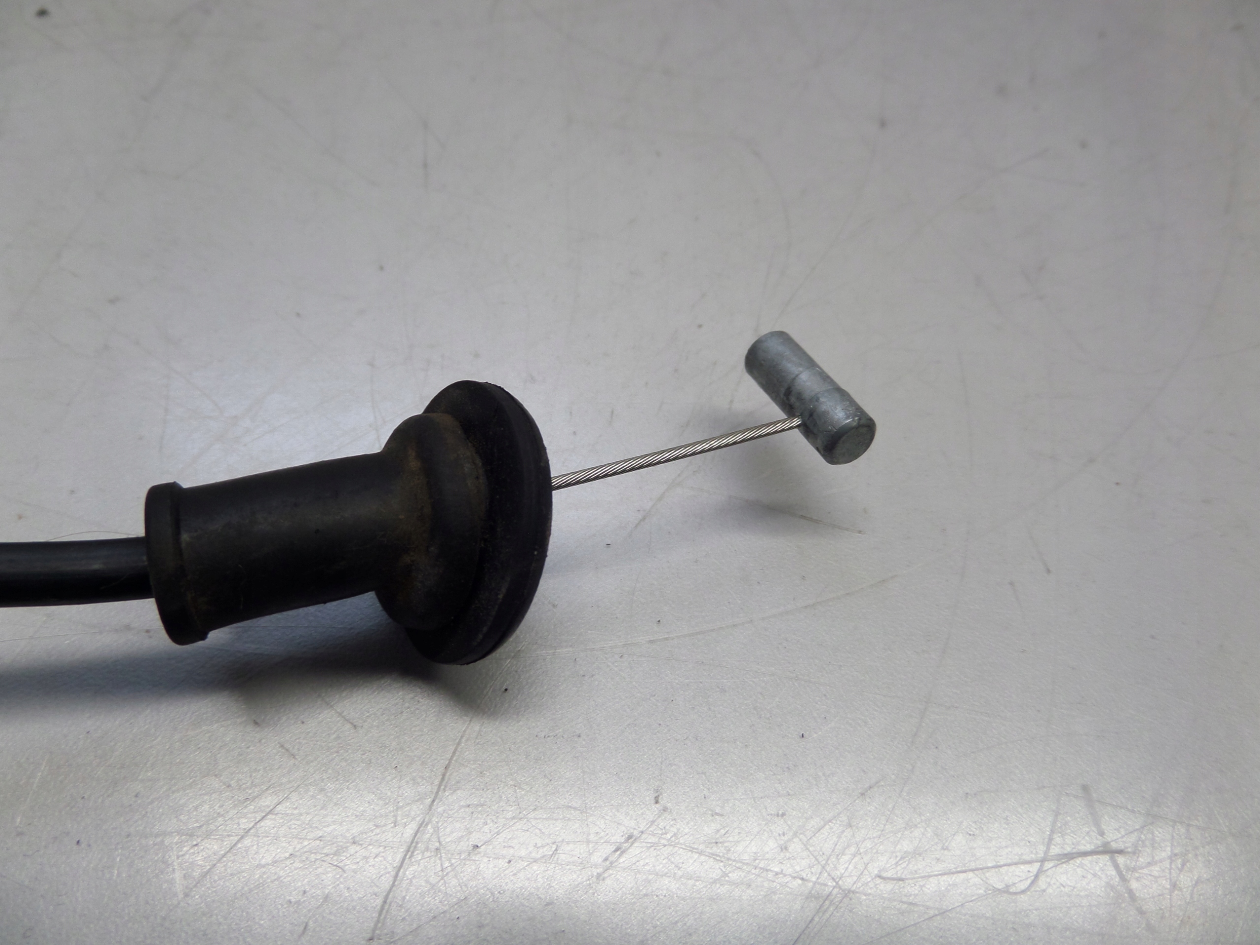 Câble du capot HYUNDAI ACCENT II LC 01-05