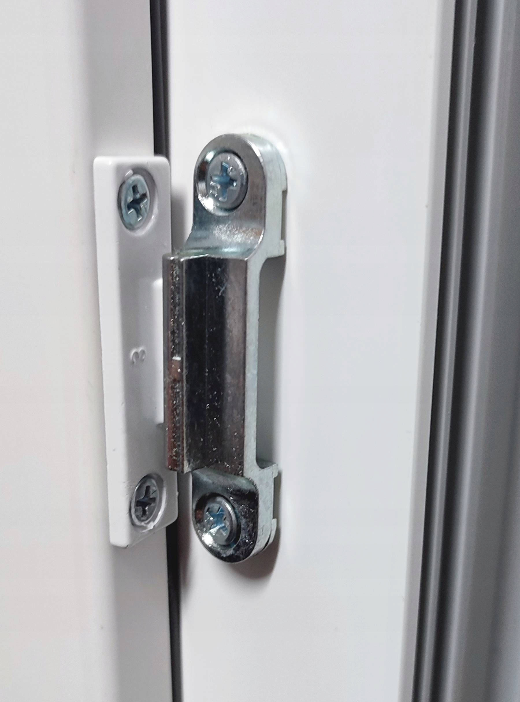 DOCISK OKNA NIE WIEJE OKIENNY ZEWNĘTRZNY SZCZELNE OKNO EAN (GTIN) 4398806923651