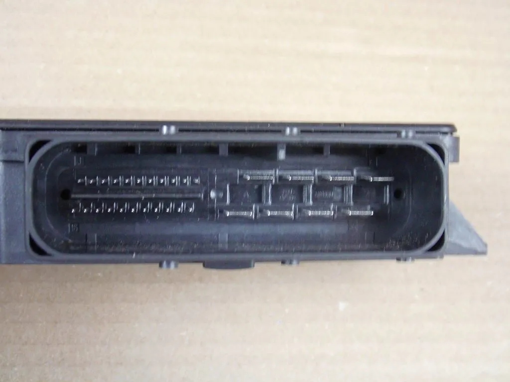 MAZDA CX3 BEDIENTEIL MODUL BREMSE D24P437E1A