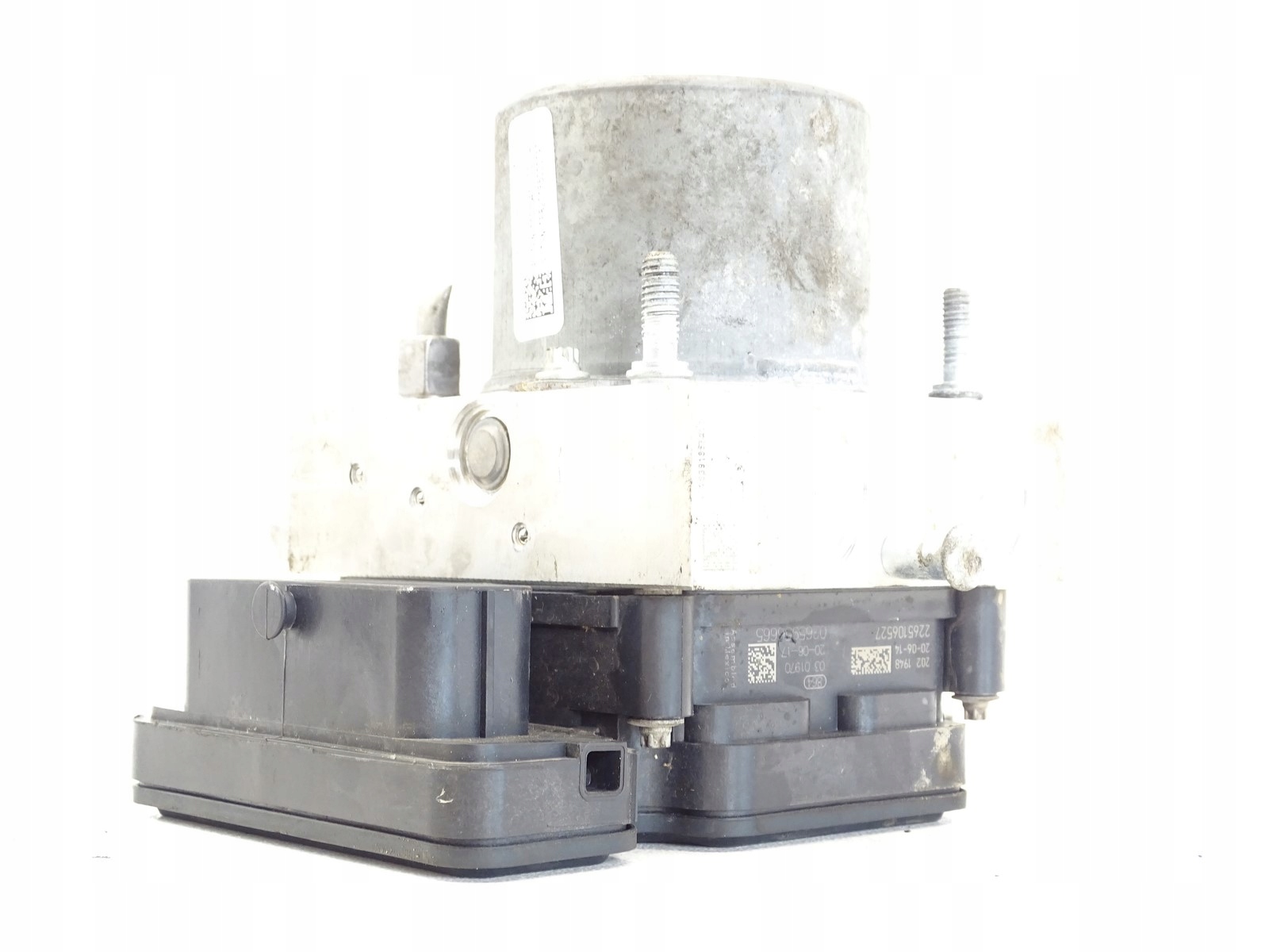pump ABS brake TESLA MODEL 3 1044745-00-B