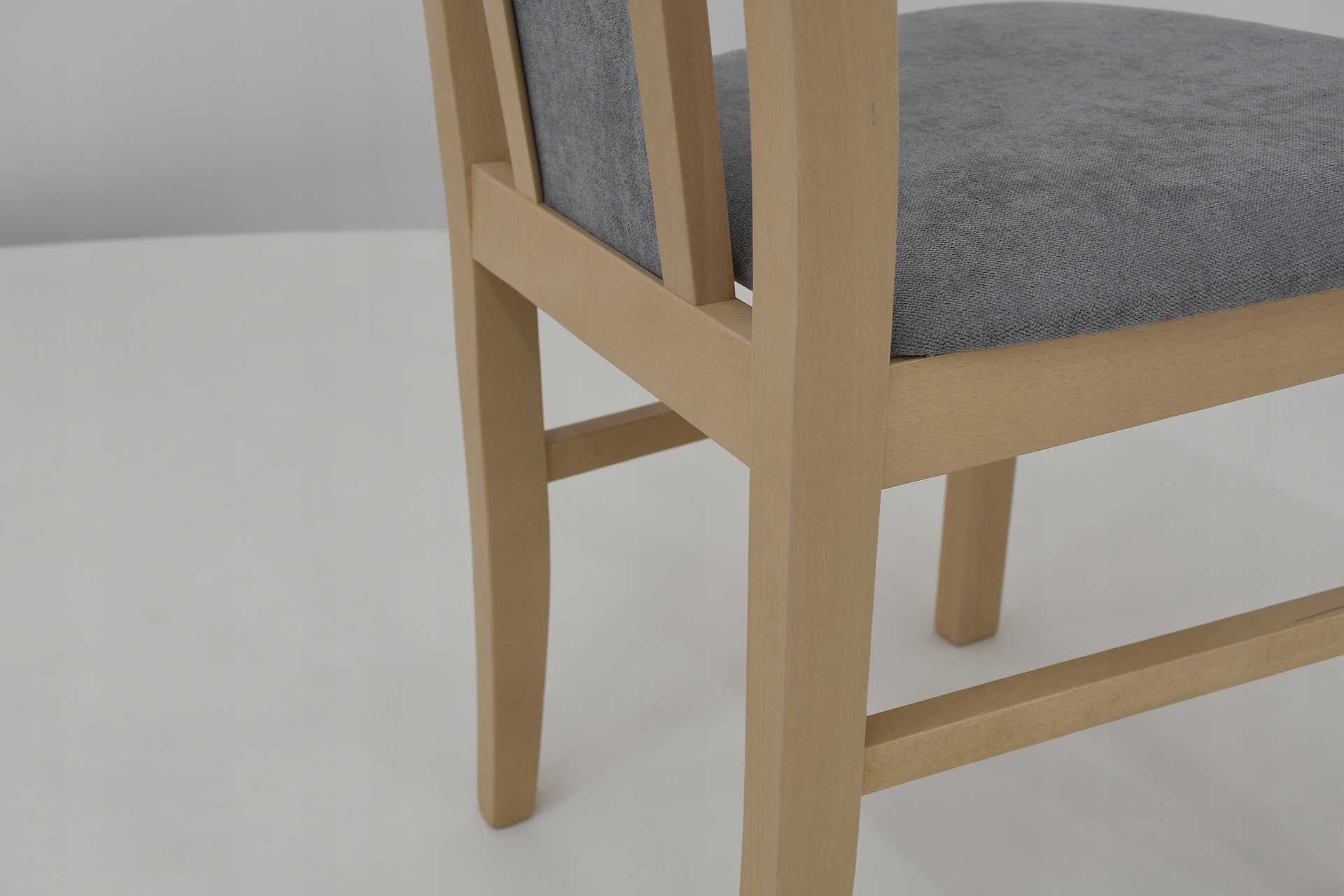 stół + 8 krzeseł, bukowe krzesła, stoły do aneksu Szerokość siedziska 43 cm