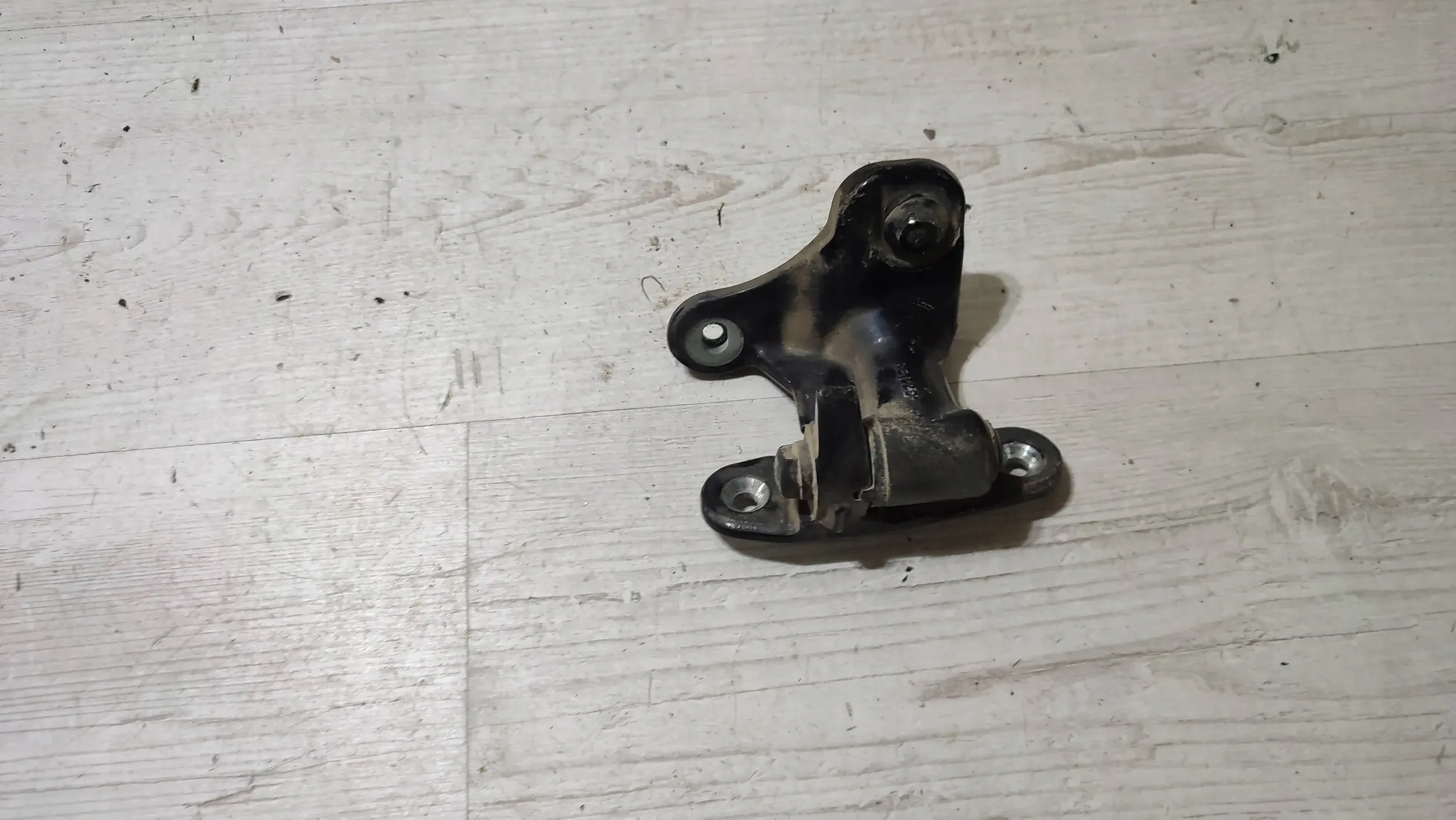 Mercedes-Benz CLA W117 14r. 2.2cdi hinge right rear part