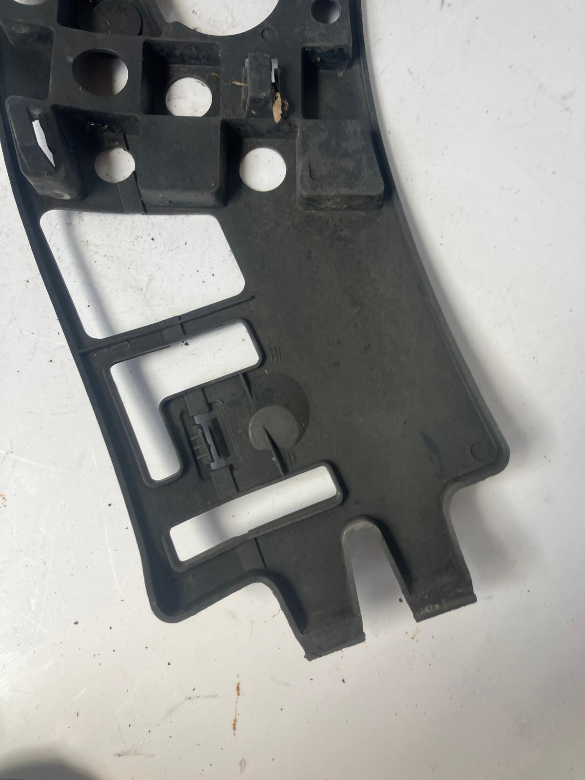 bumper bracket front right PEUGEOT 3008 and 9685232080