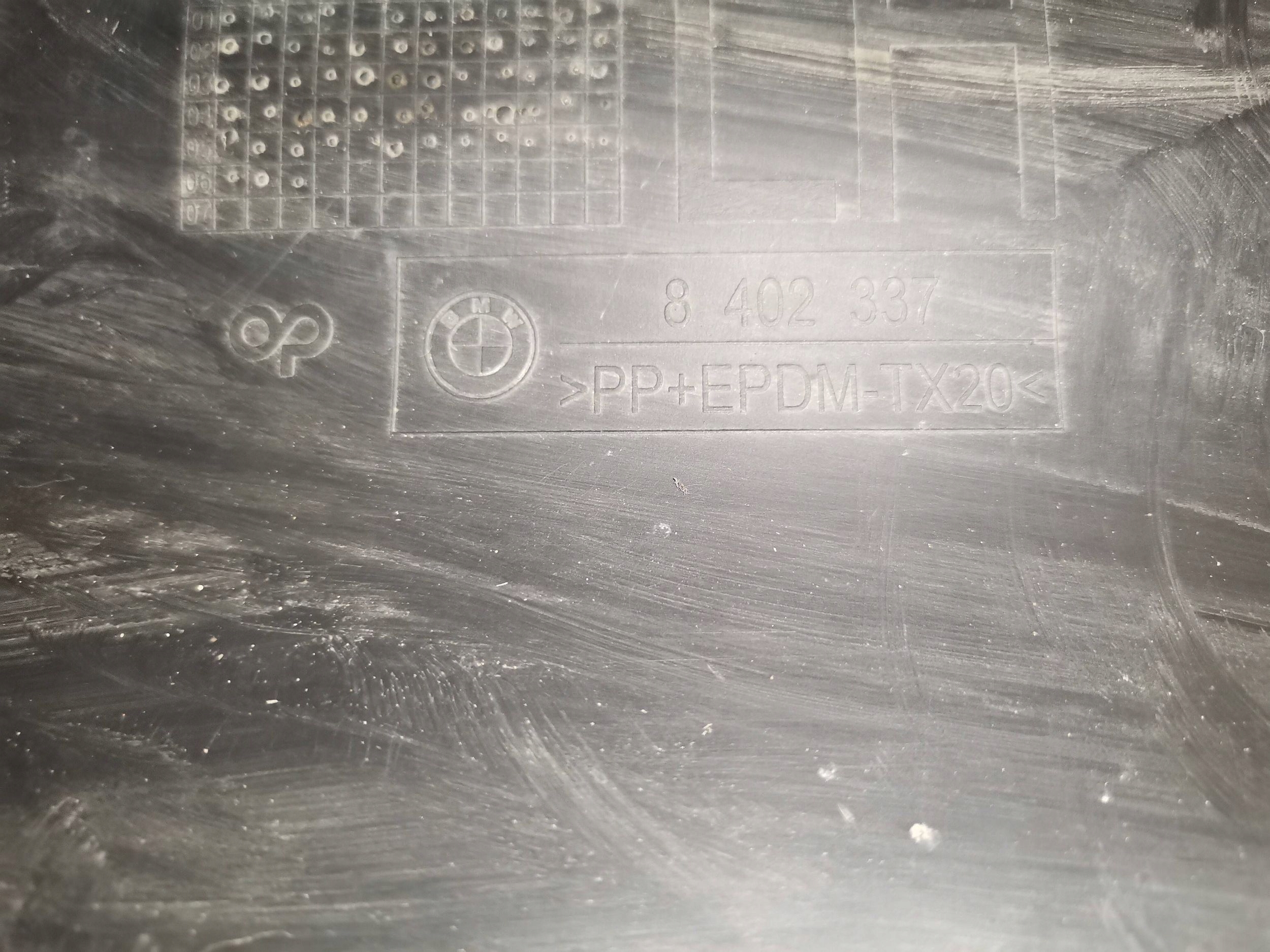Couverture nadkola Arrière Gauche BMW X5 E53 8402337