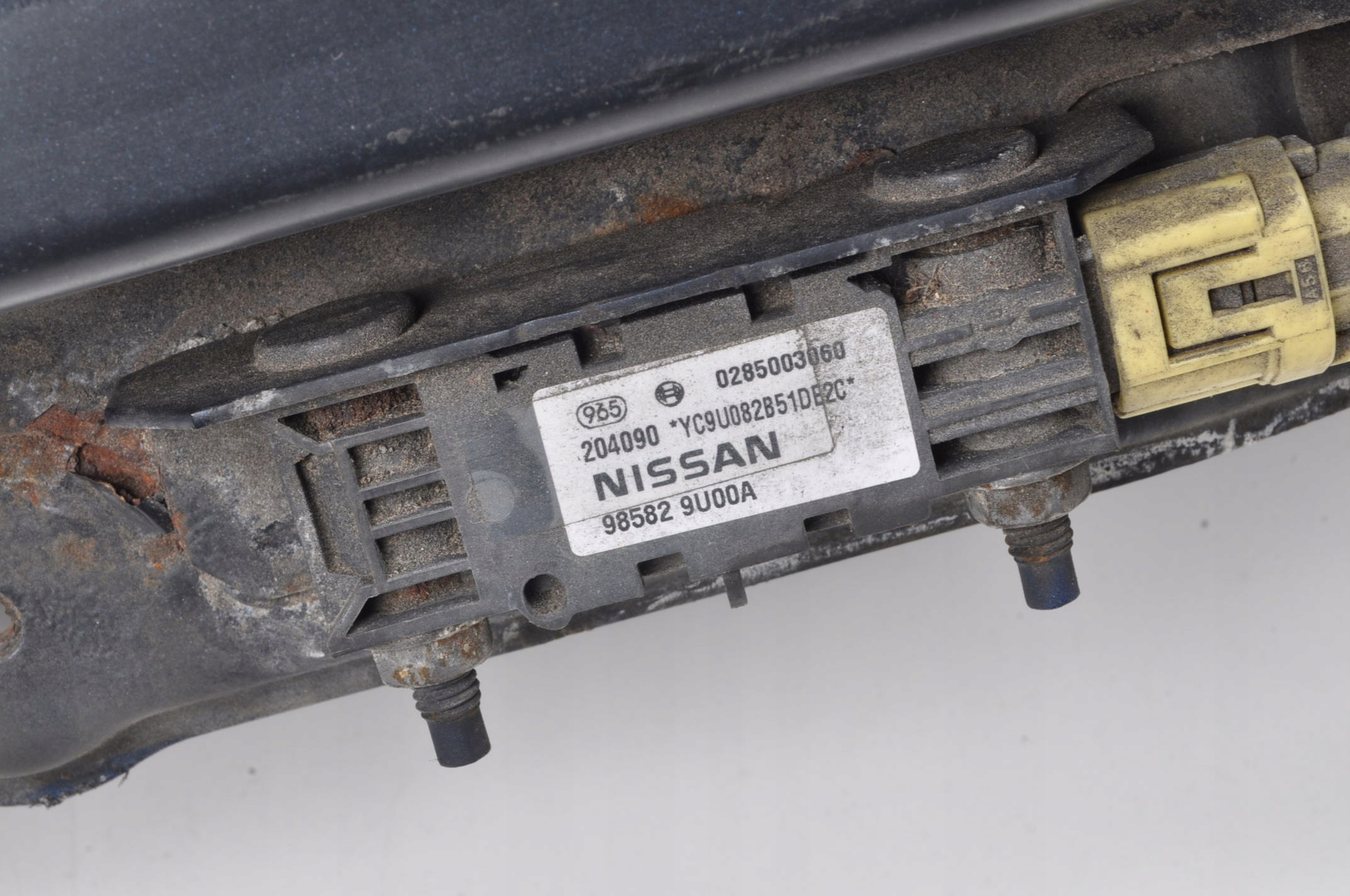 nissan NOTE E11 панель передняя / телевизор