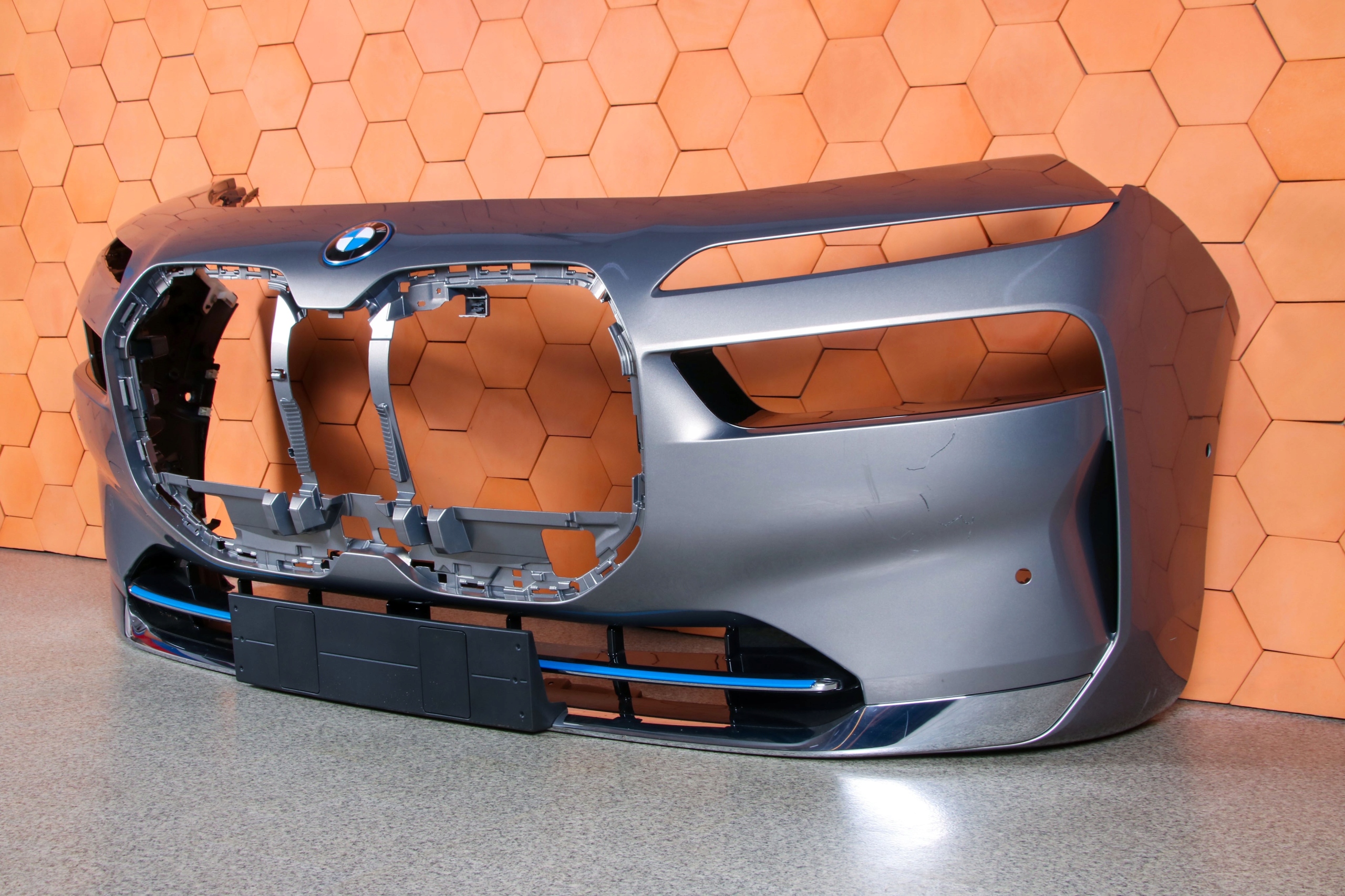 BMW 7 G70 i7 bumper front front colour C4A