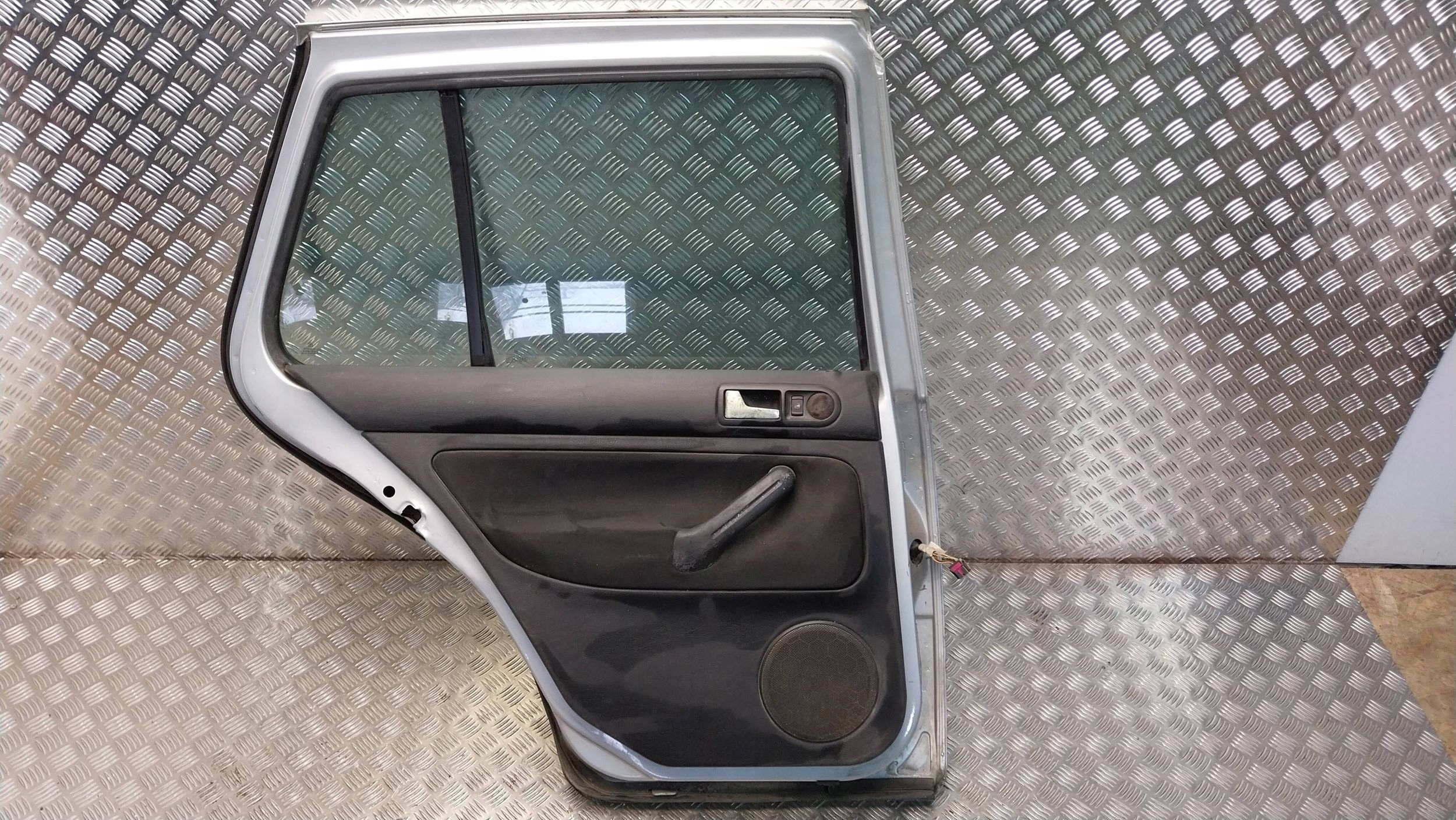 Portière Arrière Gauche VW GOLF IV HATCHBACK 97