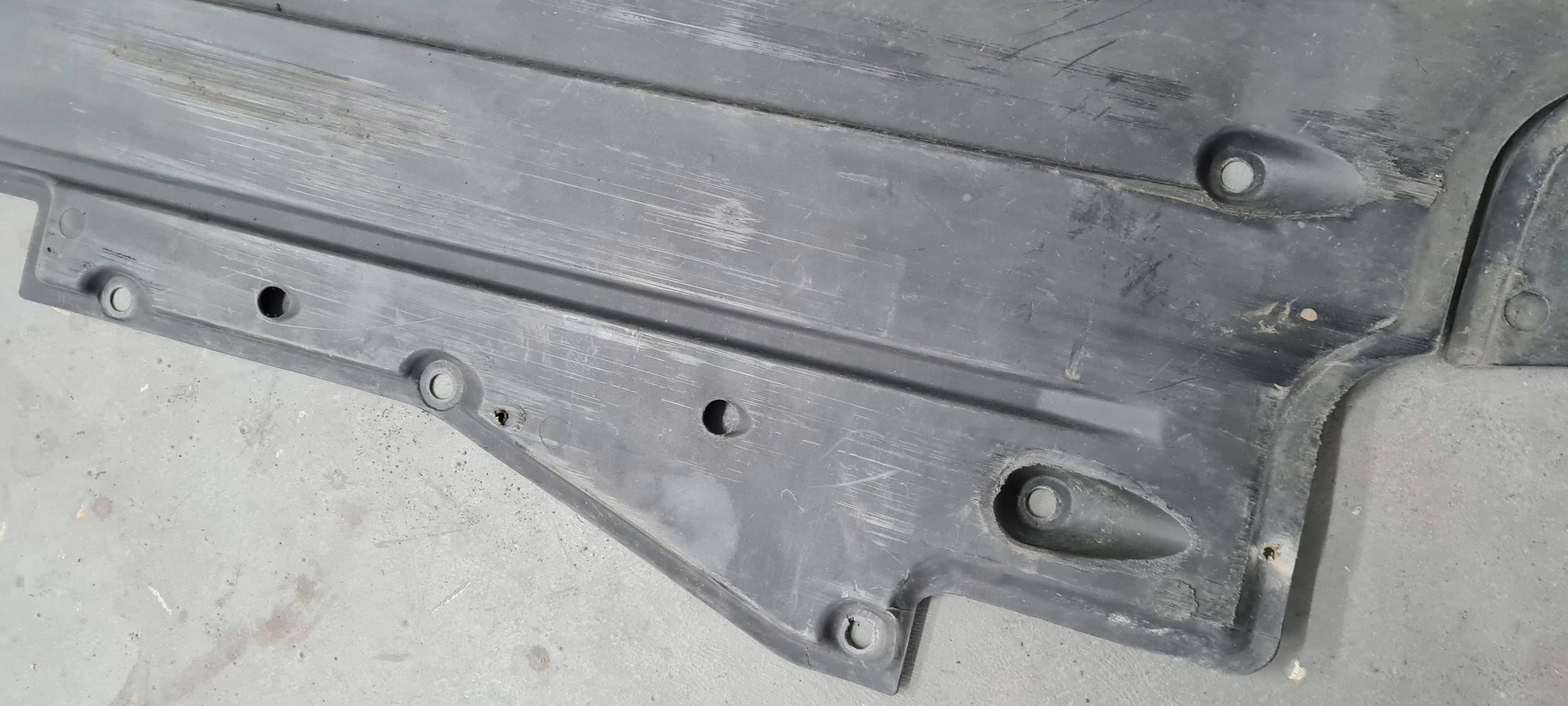 A6 C6 LIFT cover PRZECIWBLOTOWA chassis left left front 4F0825207C