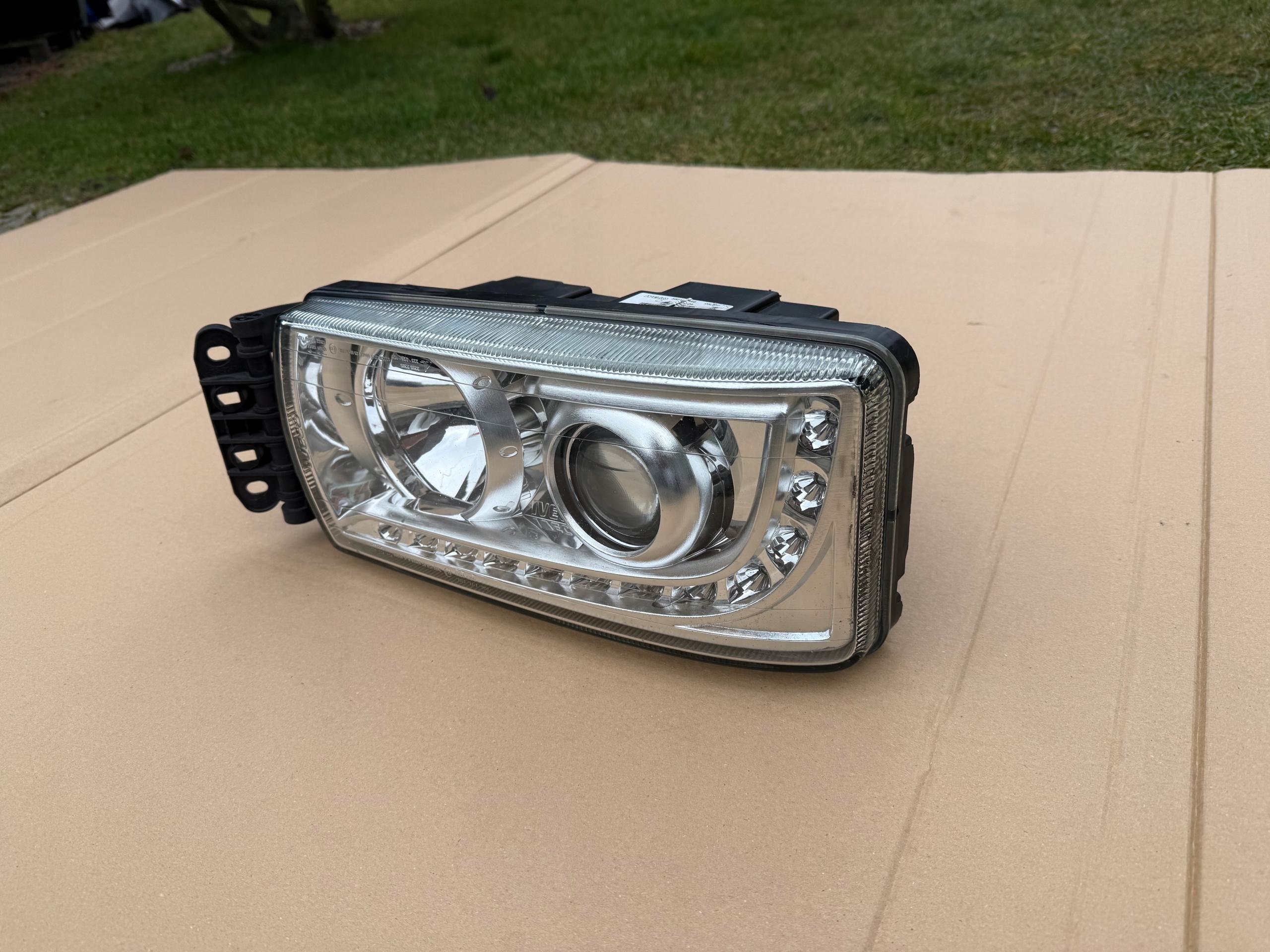 LAMPA LEWA EU IVECO STRALIS HI WAY LED 2013 - 2019 Numer katalogowy części 5801745449