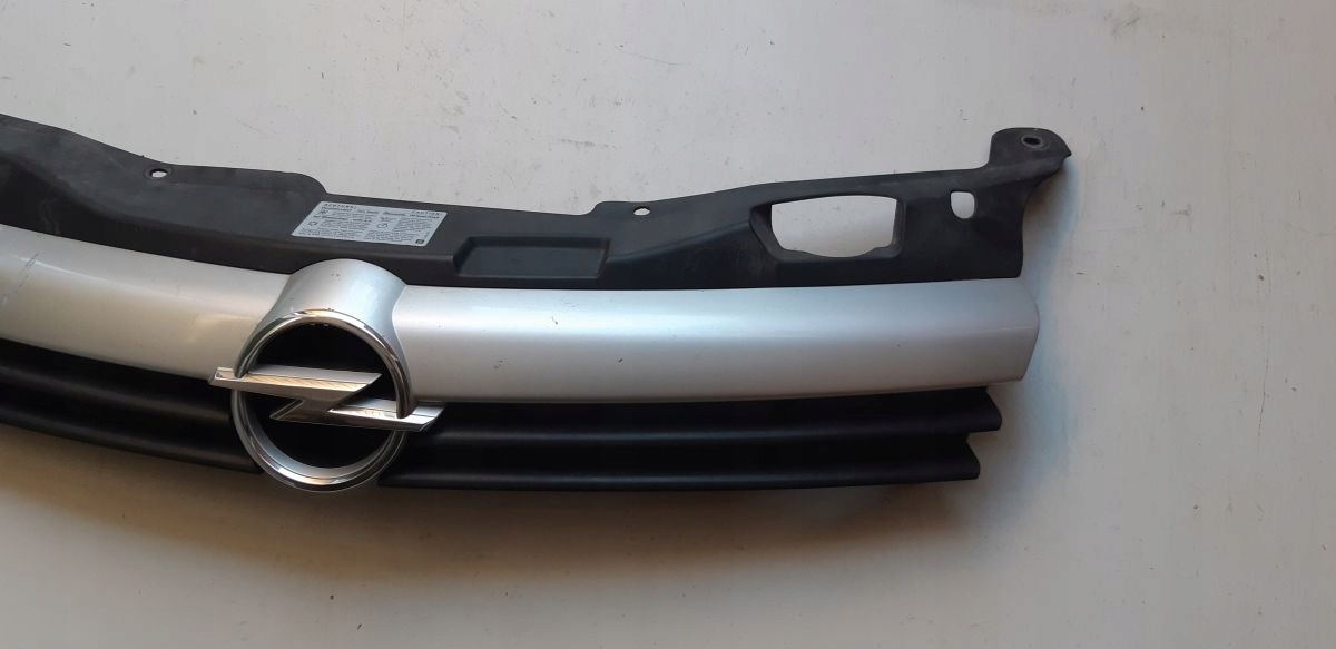 решетка радиатора opel Astra H 2004-2010