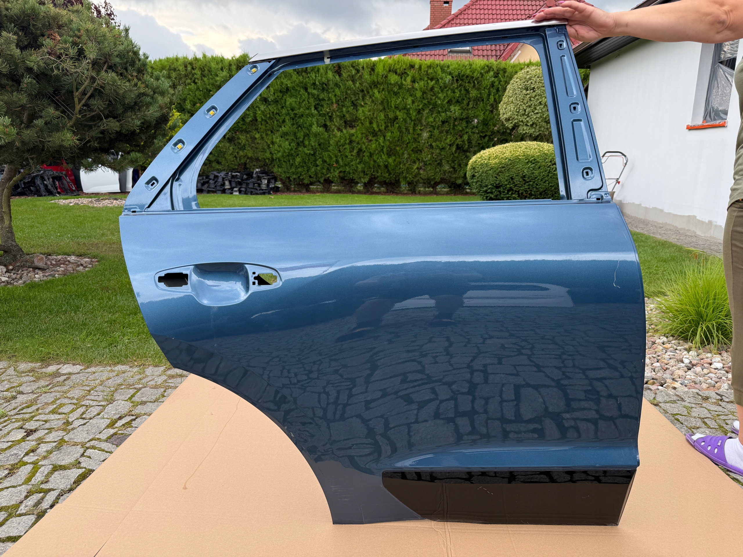 DRZWI TYLNE TYŁ PRAWE KIA NIRO II 2022 - 2025 .