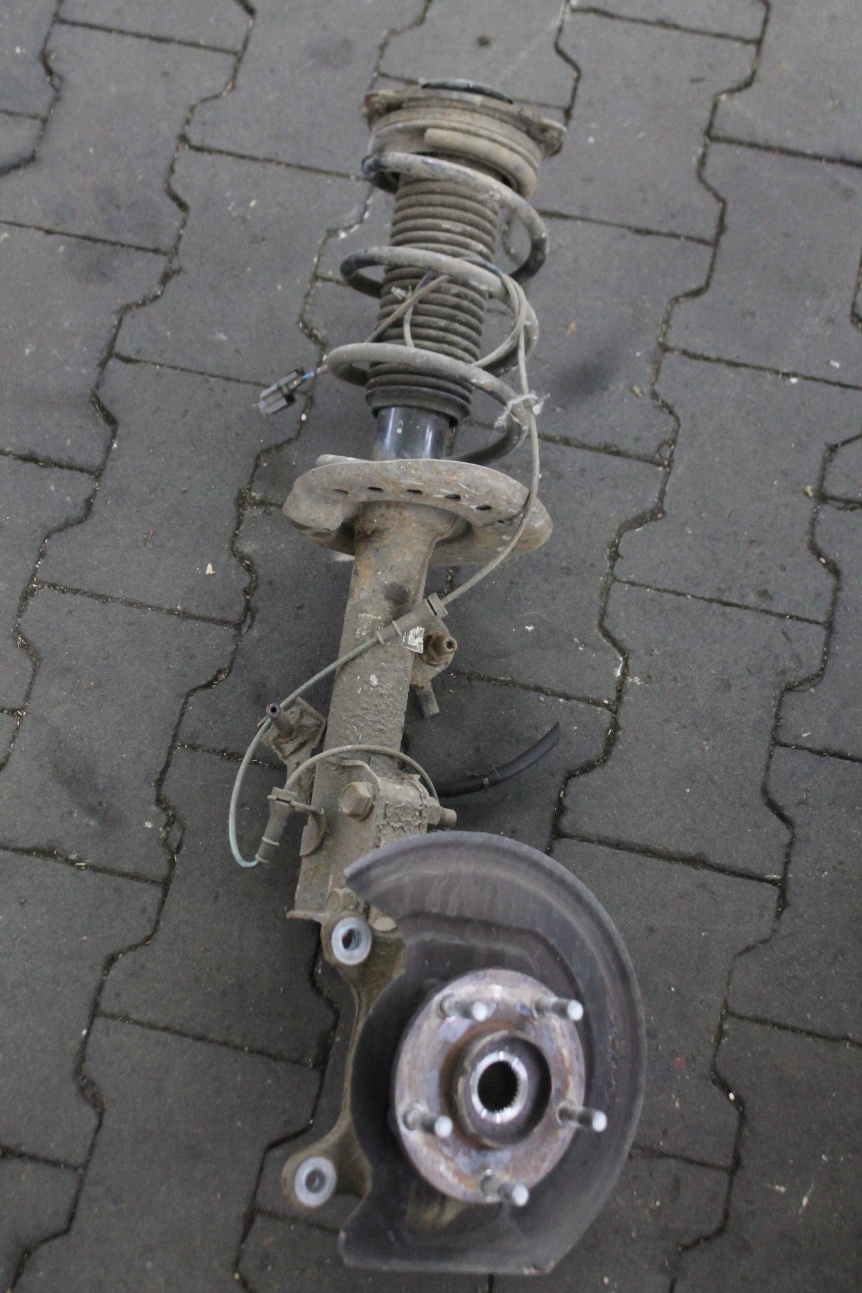 McPherson left front JUKE F15 1.6 16V HR16 10-19