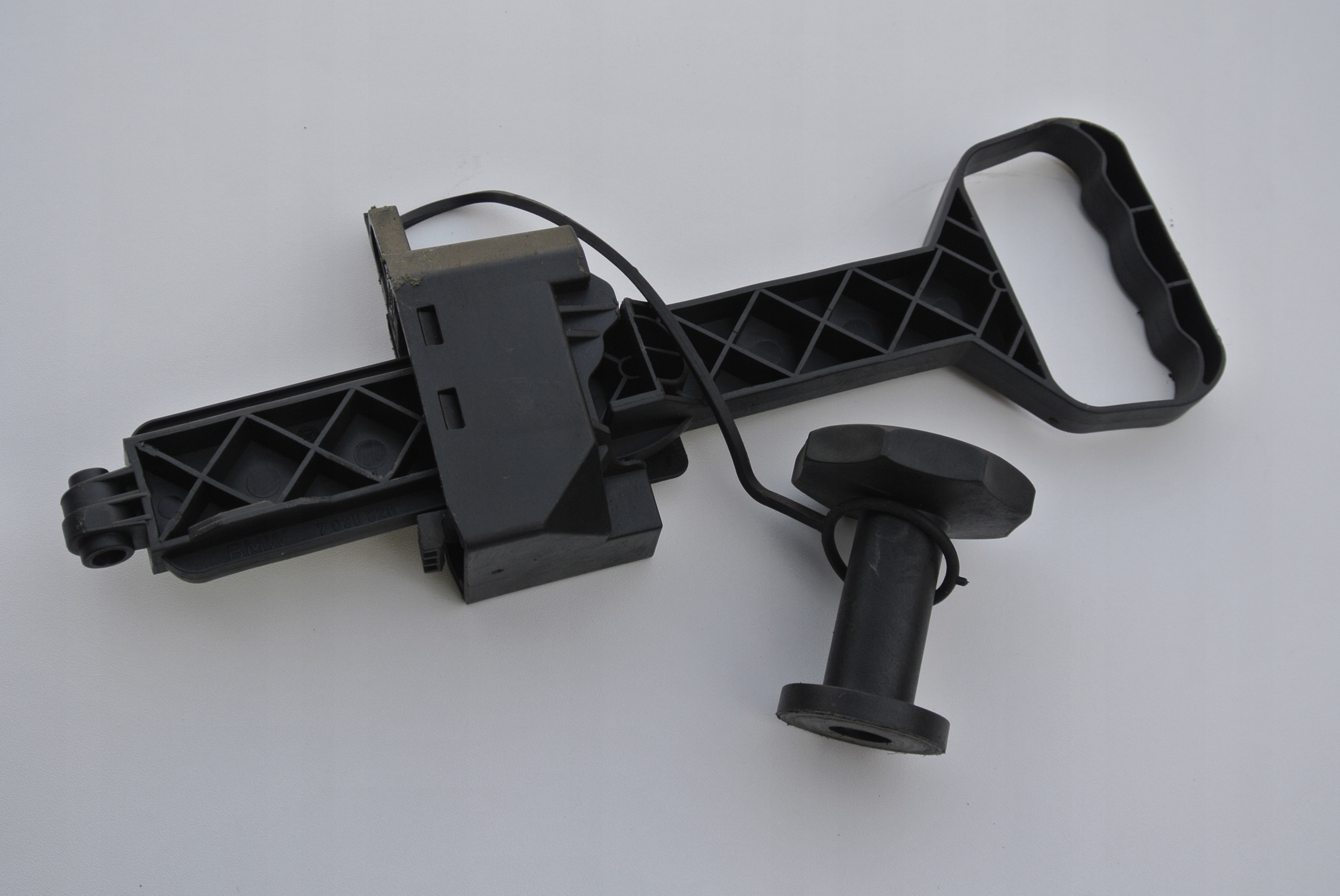 BMW E83 X3 ручка важіль запасного колеса