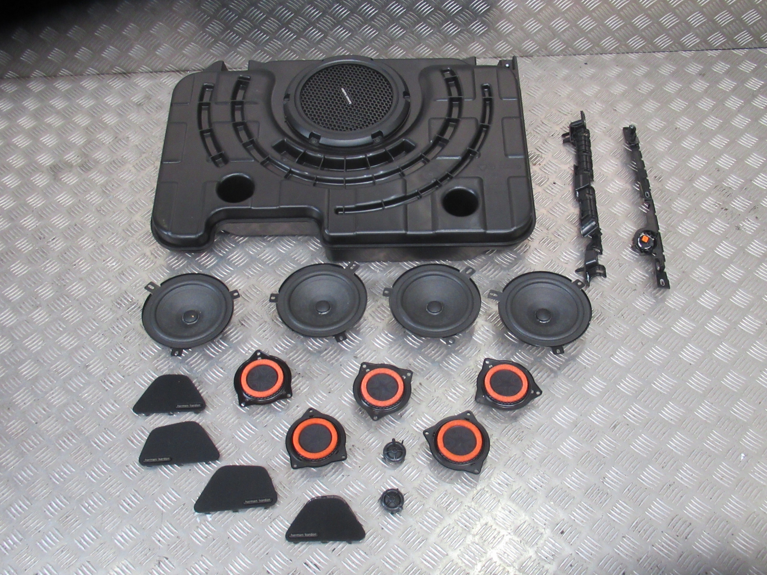 MASERATI LEVANTE УСИЛИТЕЛЬ ДИНАМИКА HARMAN KARDON