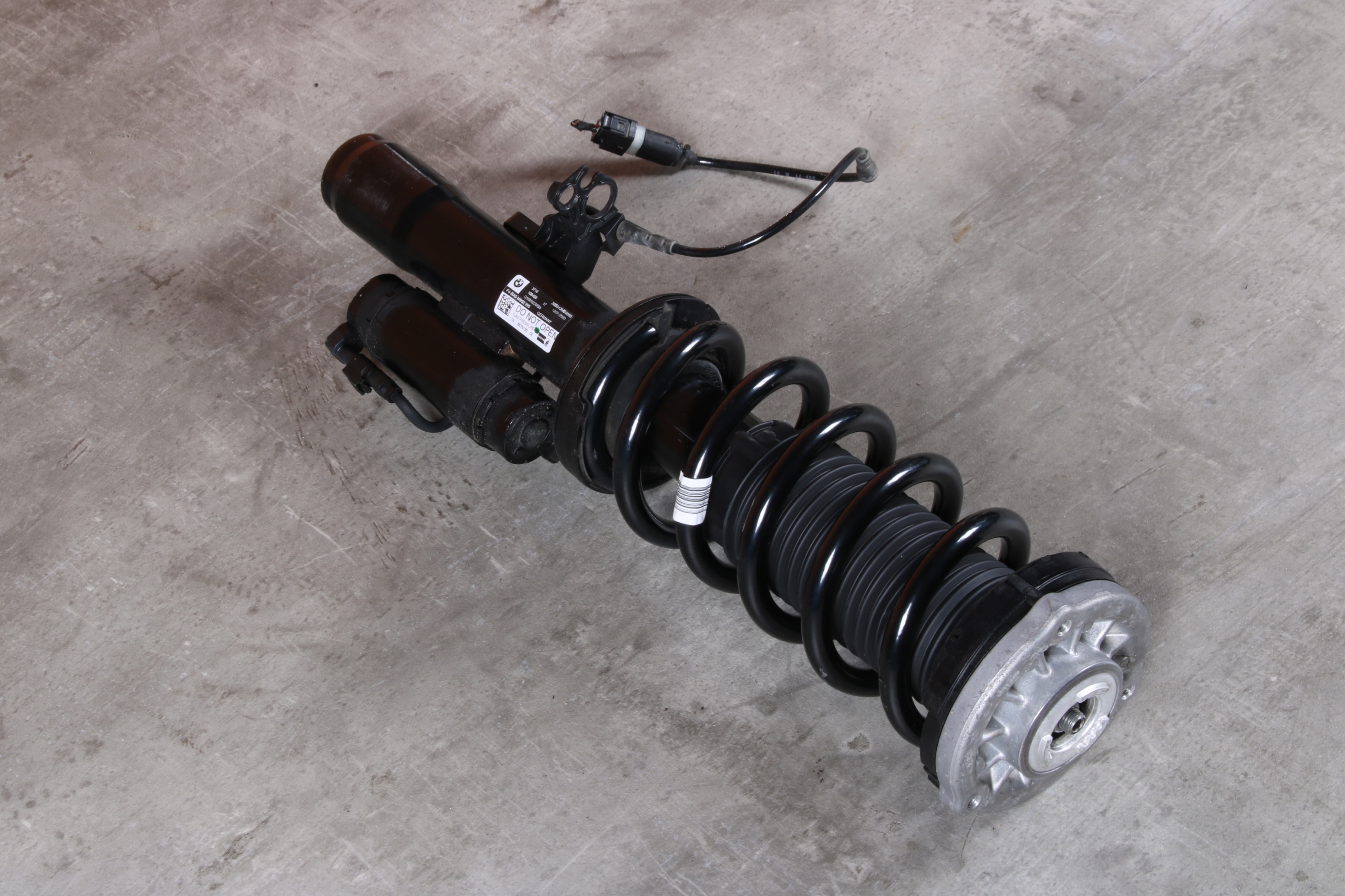 BMW 8 G16 X-DRIVE shock absorber right front front VDM VDC 6878122