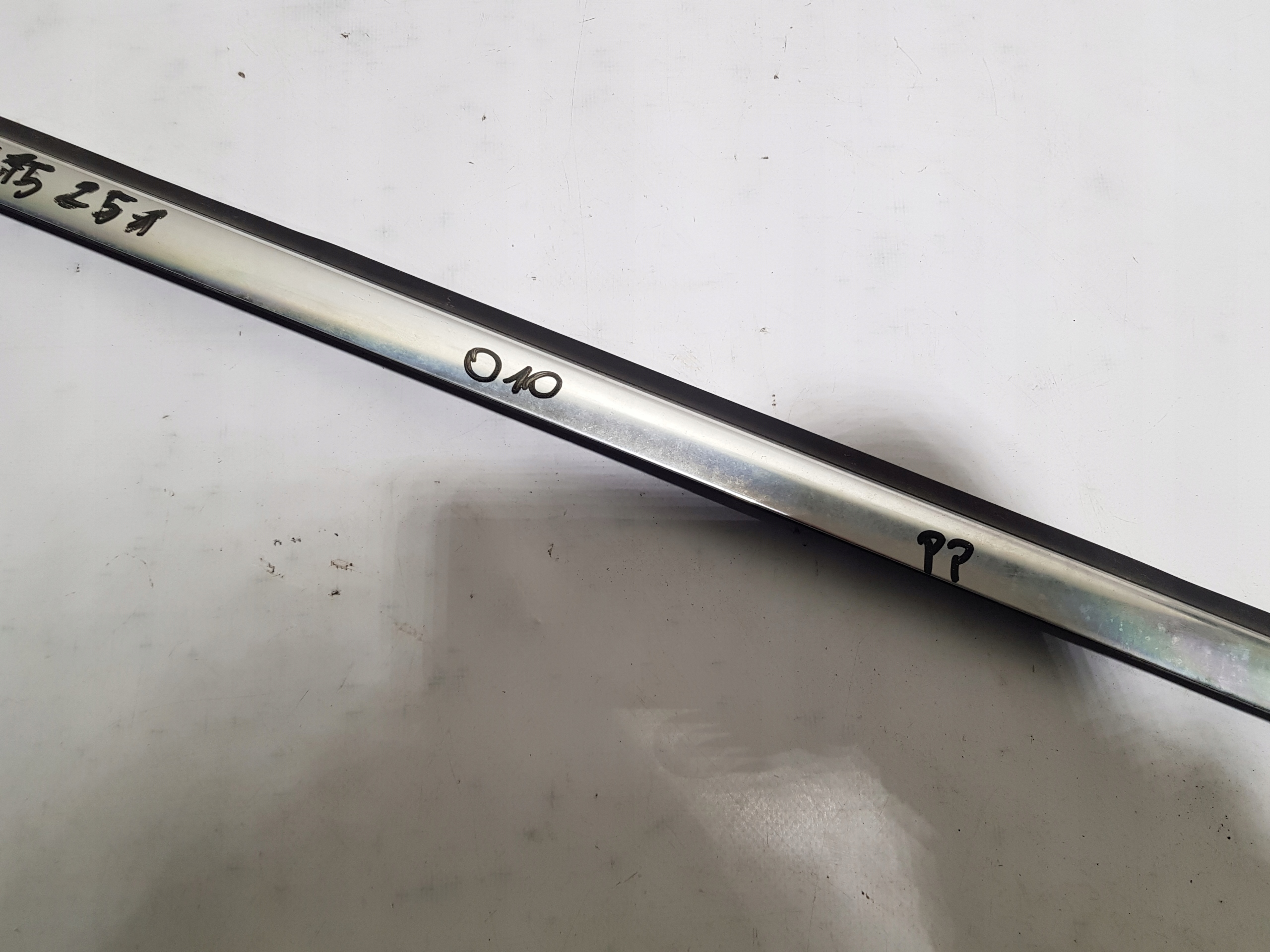 moulding door right front dust CHROM MERCEDES W251