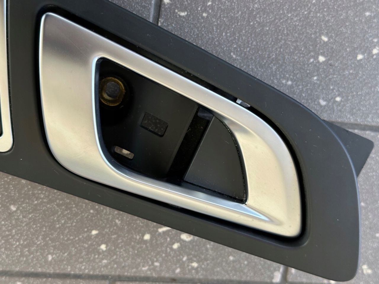 KLAMKA WEWNĘTRZNA MERCEDES SLS W197 AMG B&O LEWA Producent części Mercedes-Benz OE