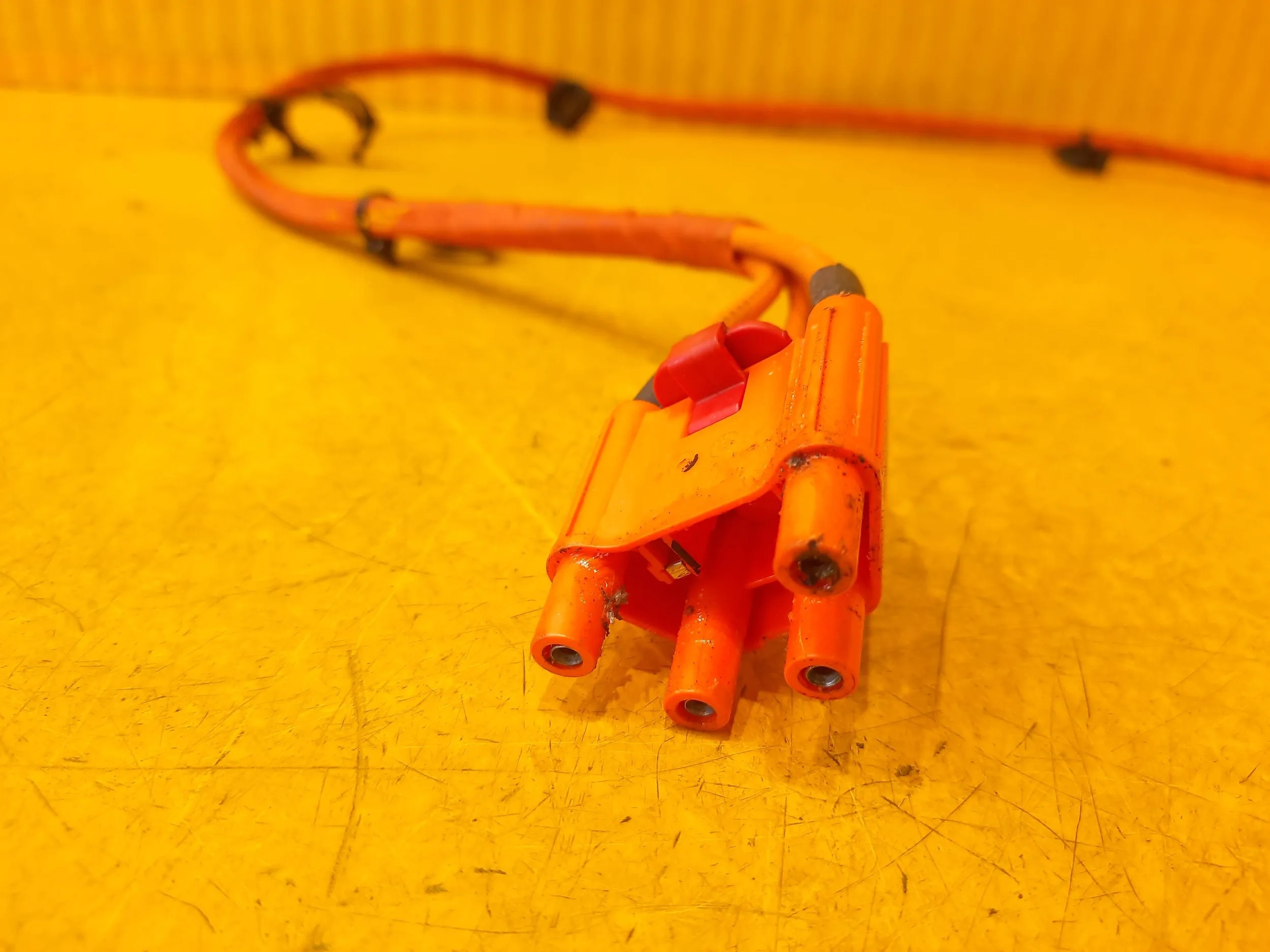 Tesla Model 3 PRZEWÓD GNIAZDA ŁADOWANIA 1509395-10-A Producent części Tesla